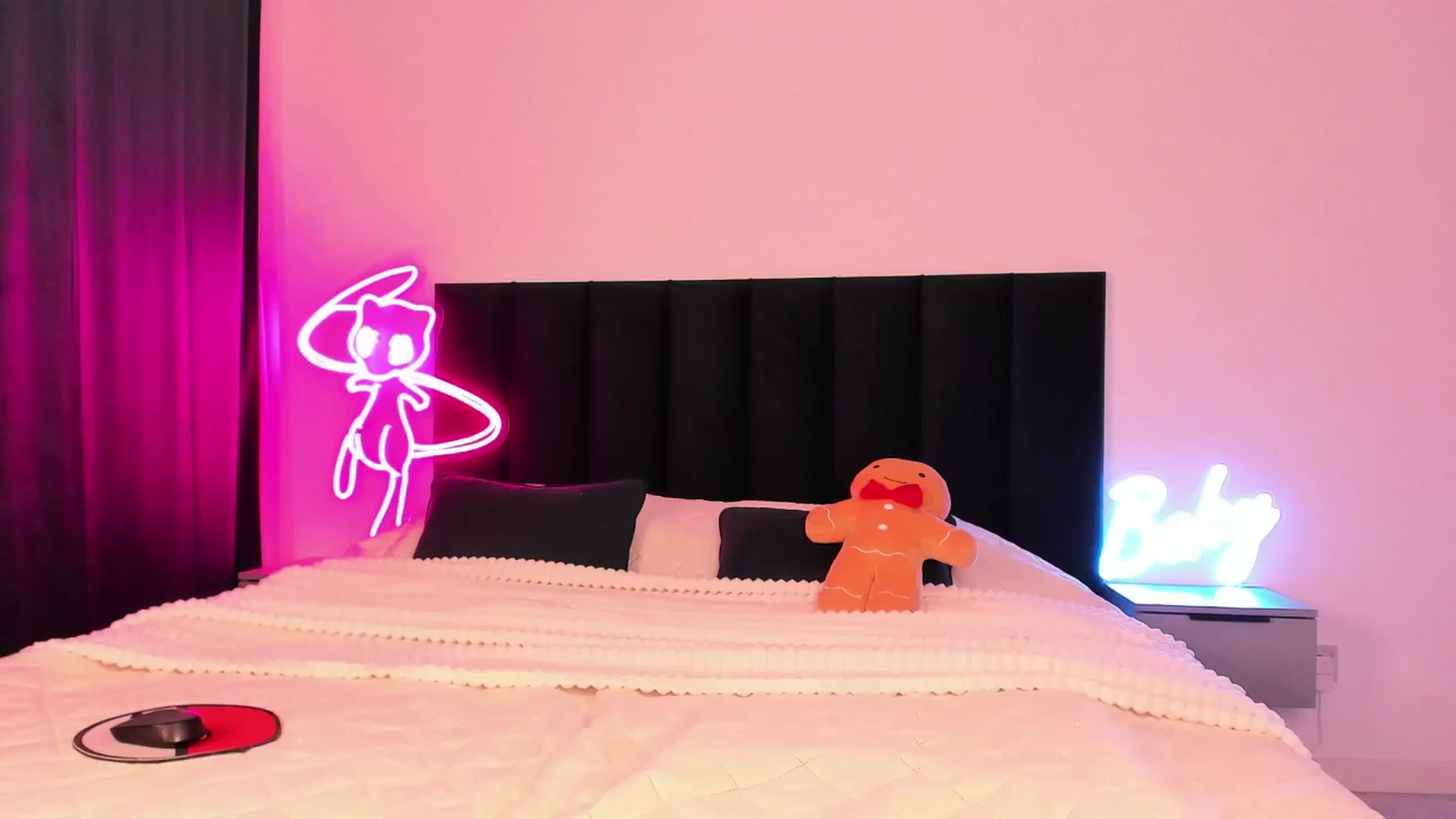 Gallery image thumbnail from wow_lovie's myfreecams stream on, 01/14/2025, 06:31 image 1 of 20