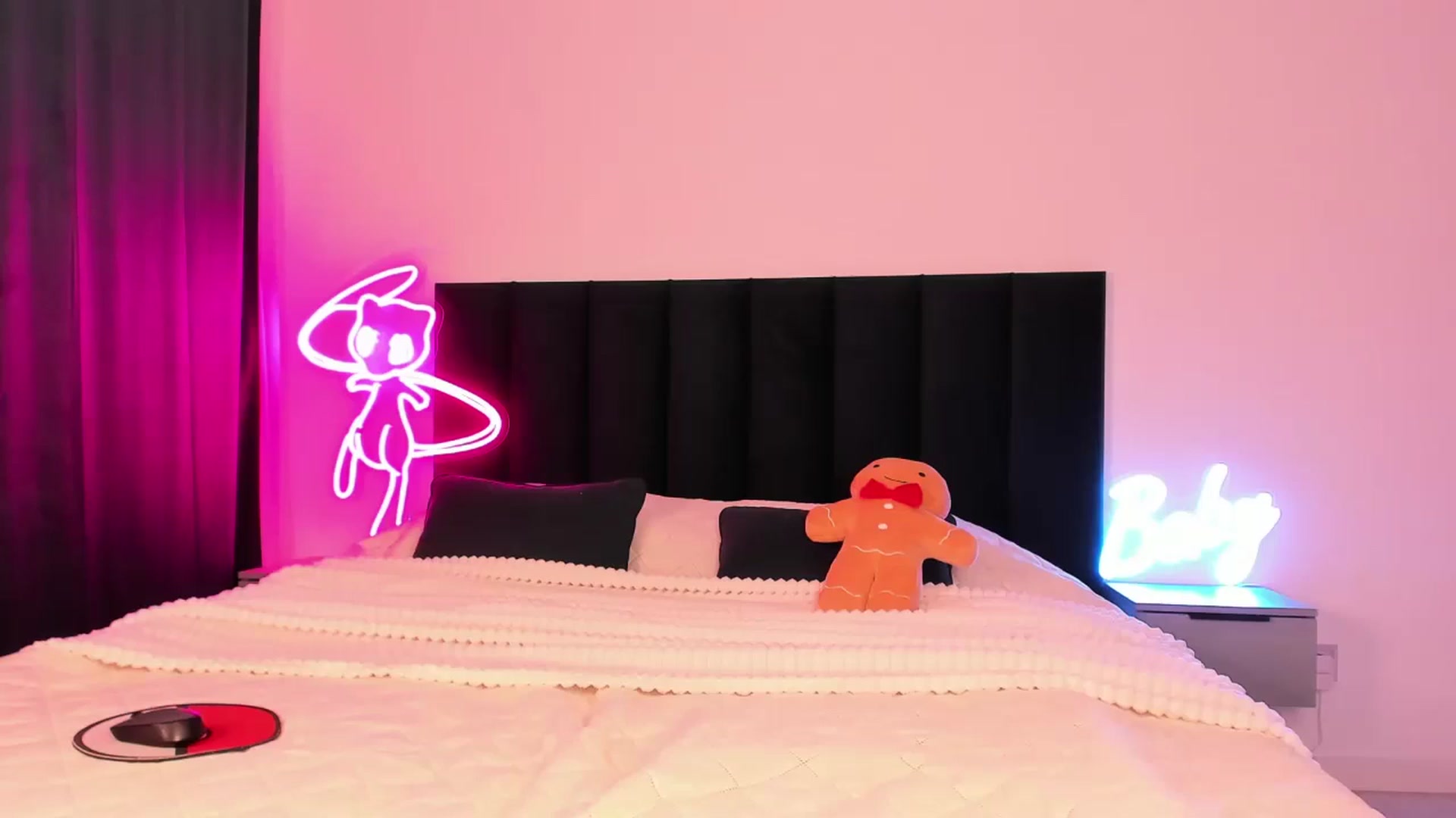 Gallery image thumbnail from wow_lovie's myfreecams stream on, 01/14/2025, 06:31 image 2 of 20