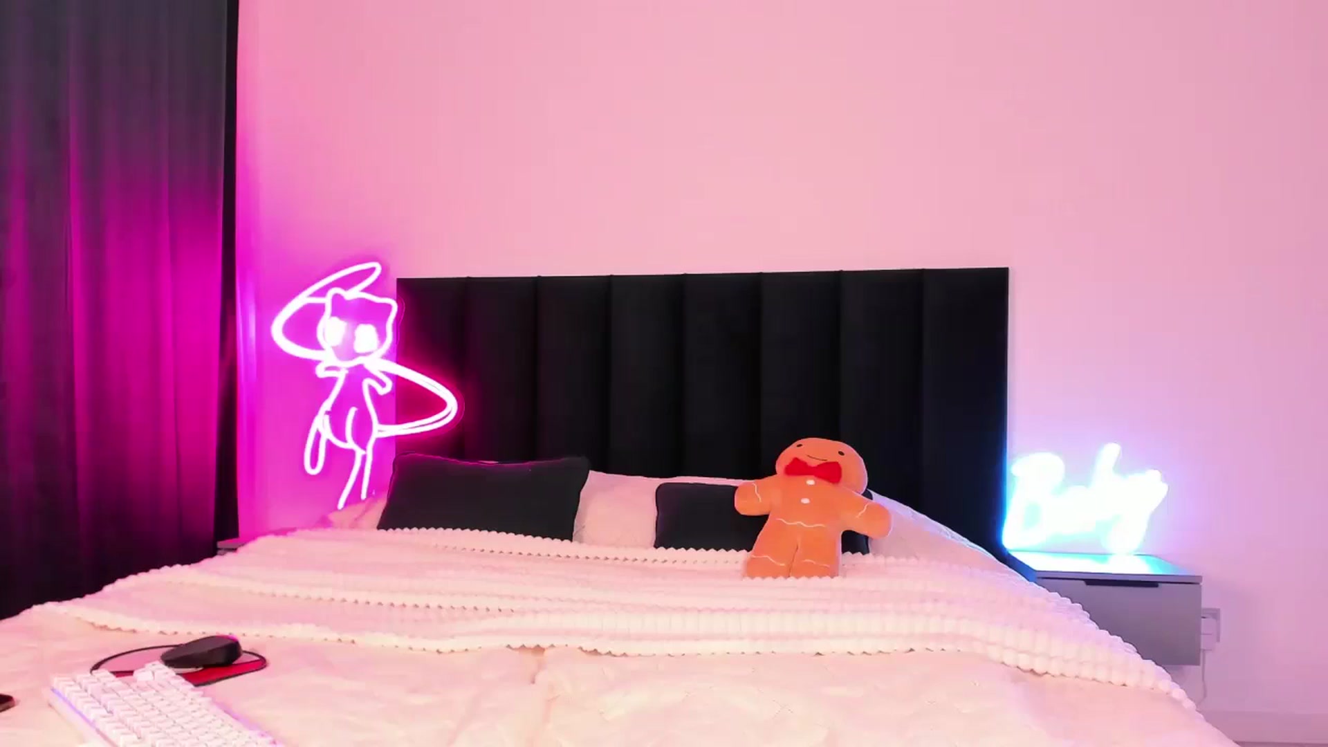 Gallery image thumbnail from wow_lovie's myfreecams stream on, 01/14/2025, 06:31 image 9 of 20