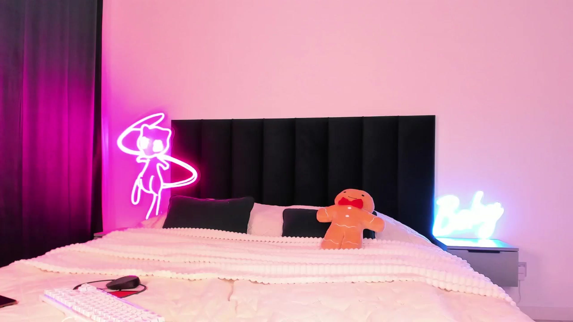 Gallery image thumbnail from wow_lovie's myfreecams stream on, 01/14/2025, 08:07 image 12 of 20