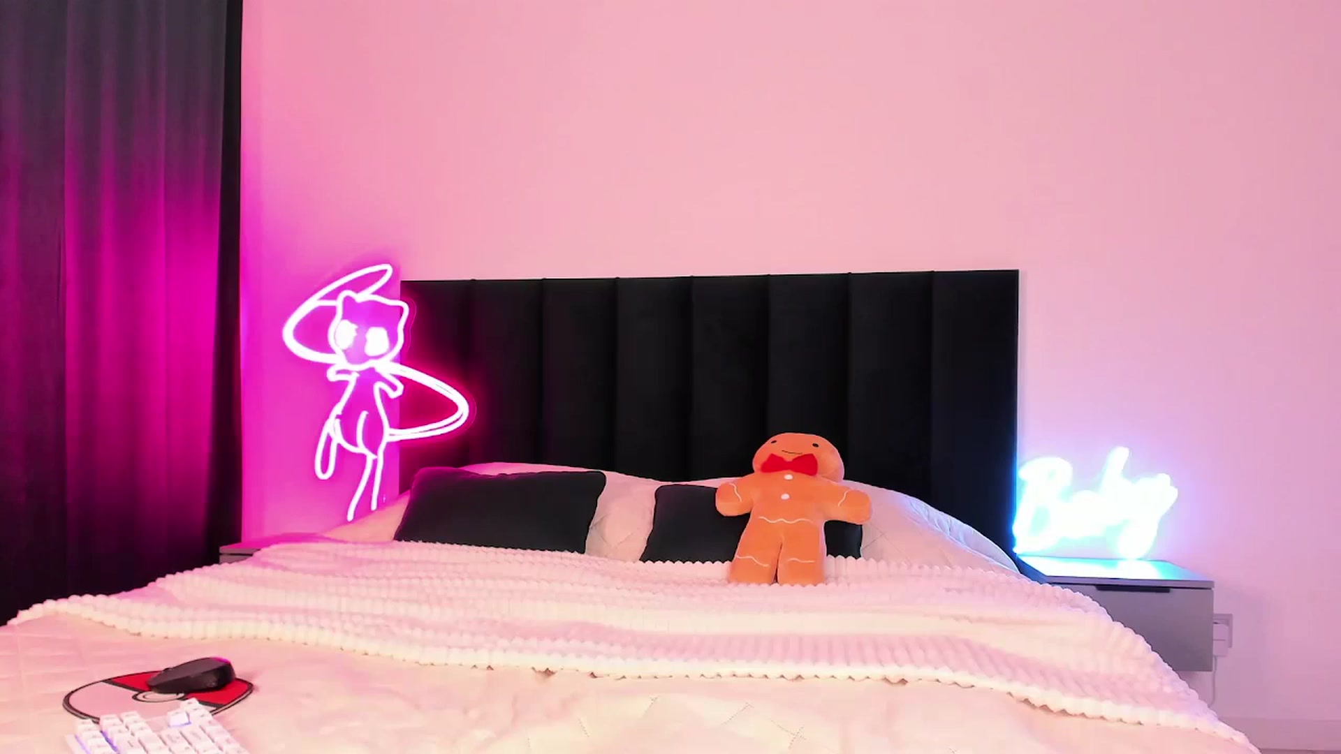 Gallery image thumbnail from wow_lovie's myfreecams stream on, 01/17/2025, 07:42 image 3 of 20