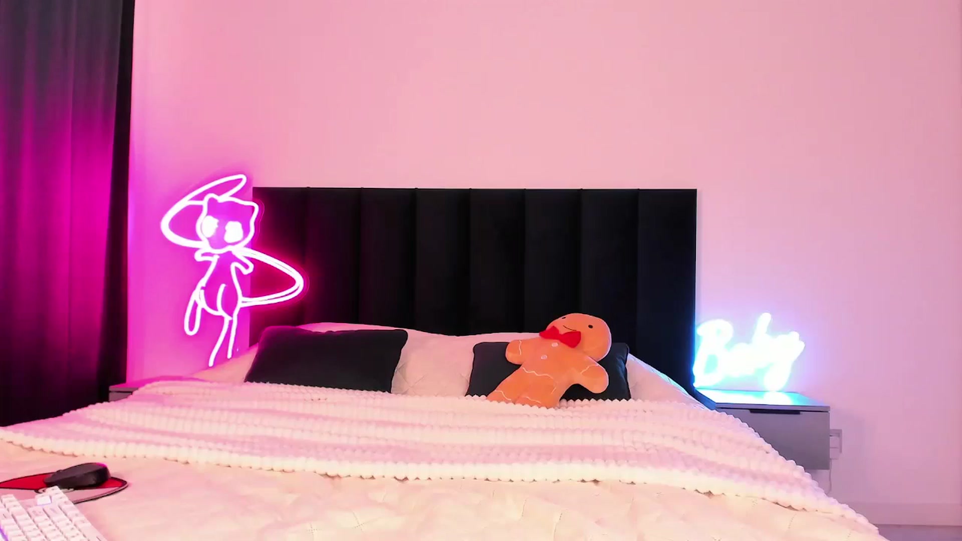 Gallery image thumbnail from wow_lovie's myfreecams stream on, 01/17/2025, 09:14 image 11 of 20
