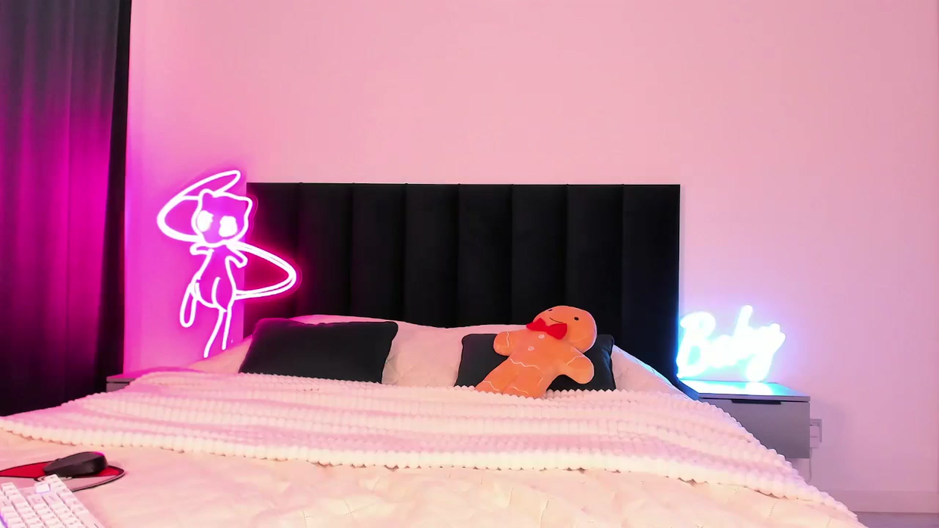 Gallery image thumbnail from wow_lovie's myfreecams stream on, 01/17/2025, 09:14 image 14 of 20