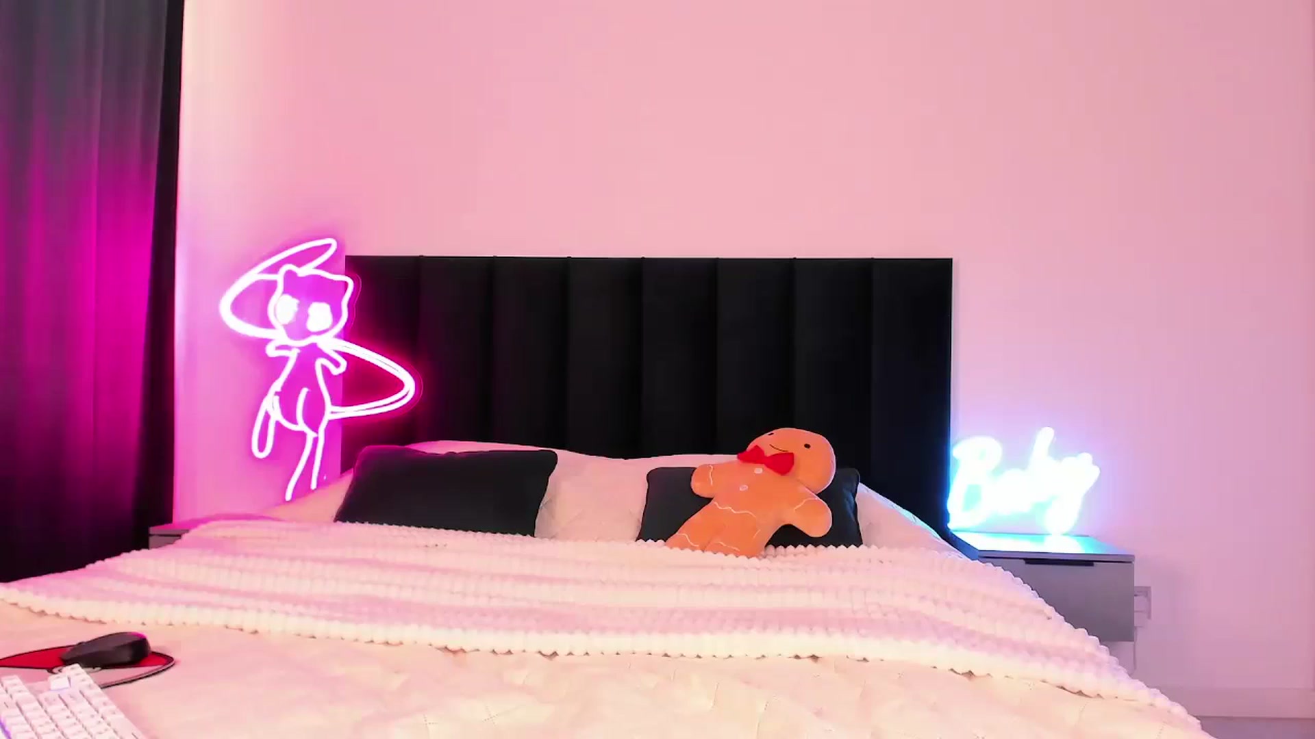 Gallery image thumbnail from wow_lovie's myfreecams stream on, 01/17/2025, 09:14 image 12 of 20