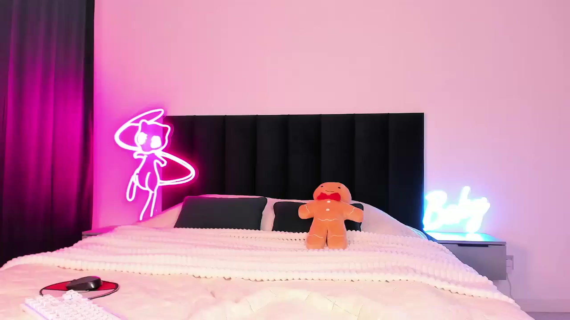 Gallery image thumbnail from wow_lovie's myfreecams stream on, 01/21/2025, 06:13 image 5 of 20