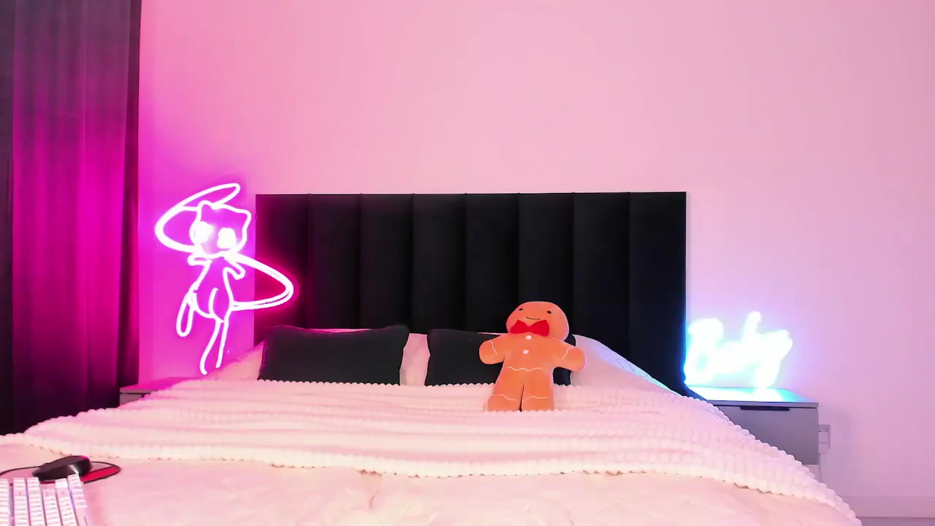 Gallery image thumbnail from wow_lovie's myfreecams stream on, 01/22/2025, 07:18 image 10 of 20
