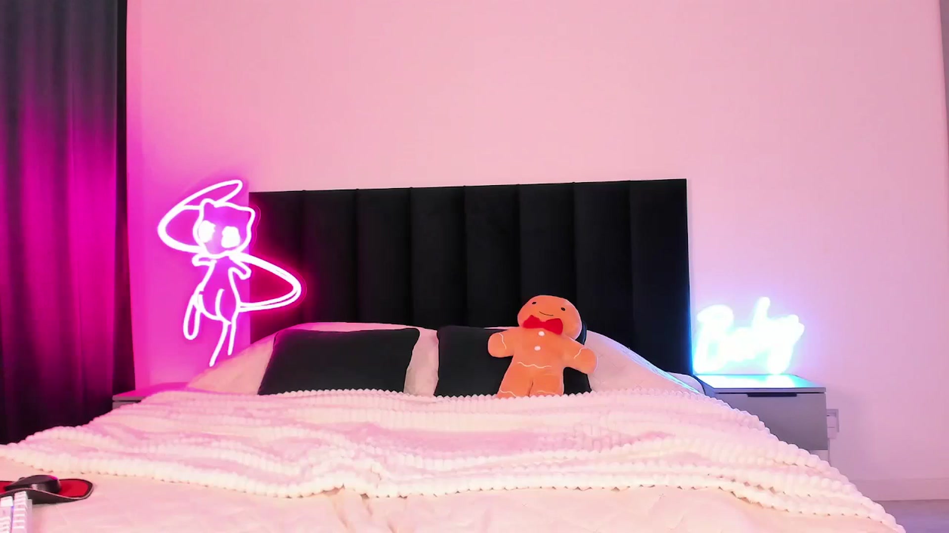 Gallery image thumbnail from wow_lovie's myfreecams stream on, 01/24/2025, 07:53 image 12 of 20