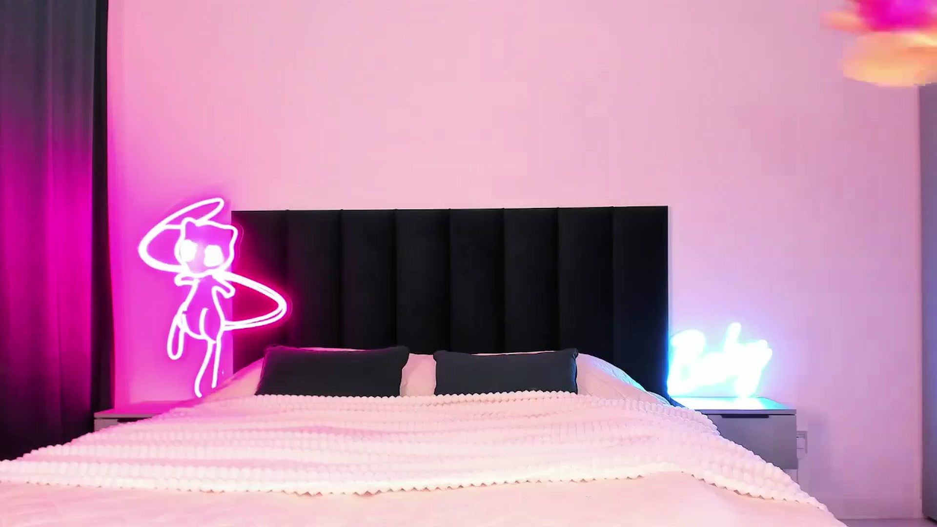 Gallery image thumbnail from wow_lovie's myfreecams stream on, 02/10/2025, 05:10 image 4 of 20