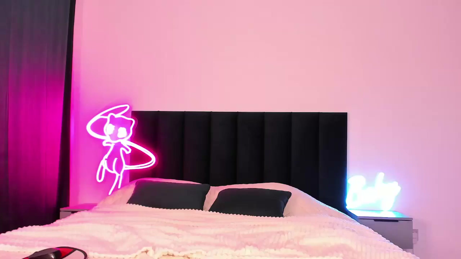 Gallery image thumbnail from wow_lovie's myfreecams stream on, 02/11/2025, 10:45 image 11 of 20
