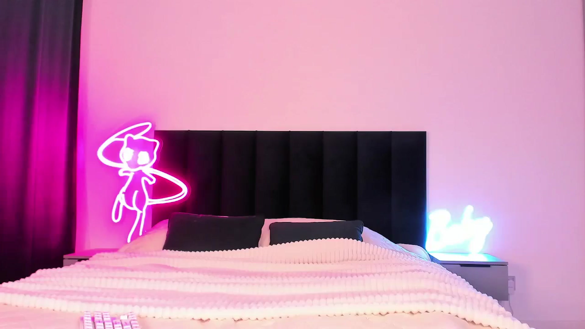 Gallery image thumbnail from wow_lovie's myfreecams stream on, 02/13/2025, 06:22 image 7 of 20