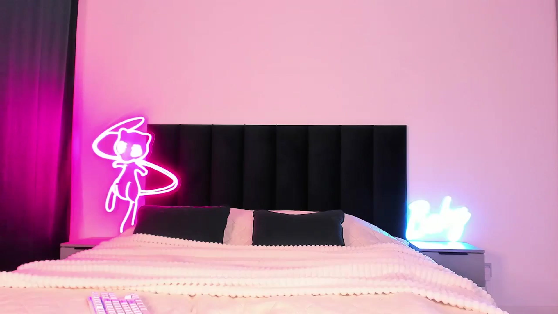 Gallery image thumbnail from wow_lovie's myfreecams stream on, 02/14/2025, 07:02 image 6 of 20