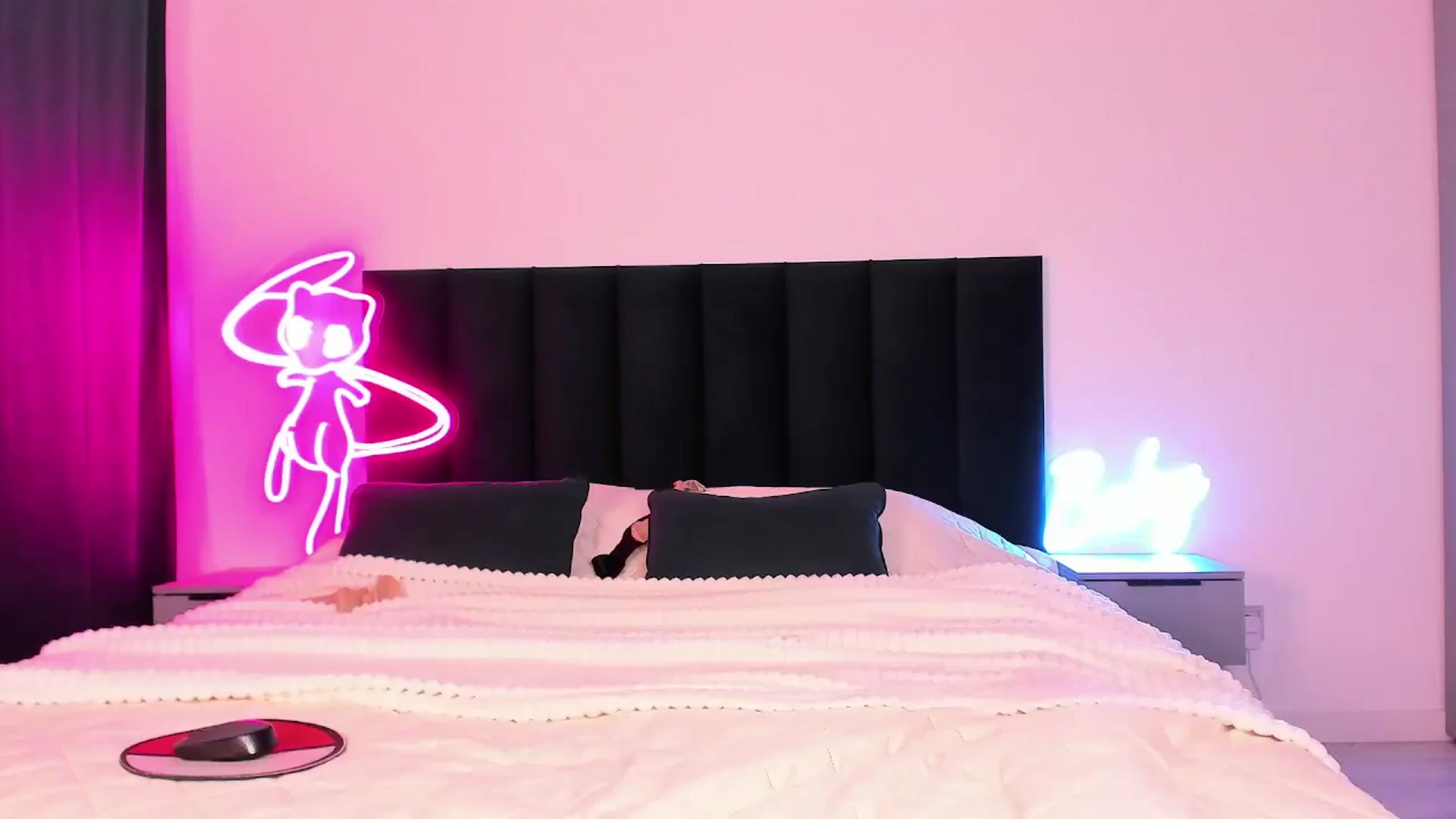 Gallery image thumbnail from wow_lovie's myfreecams stream on, 02/14/2025, 07:02 image 20 of 20