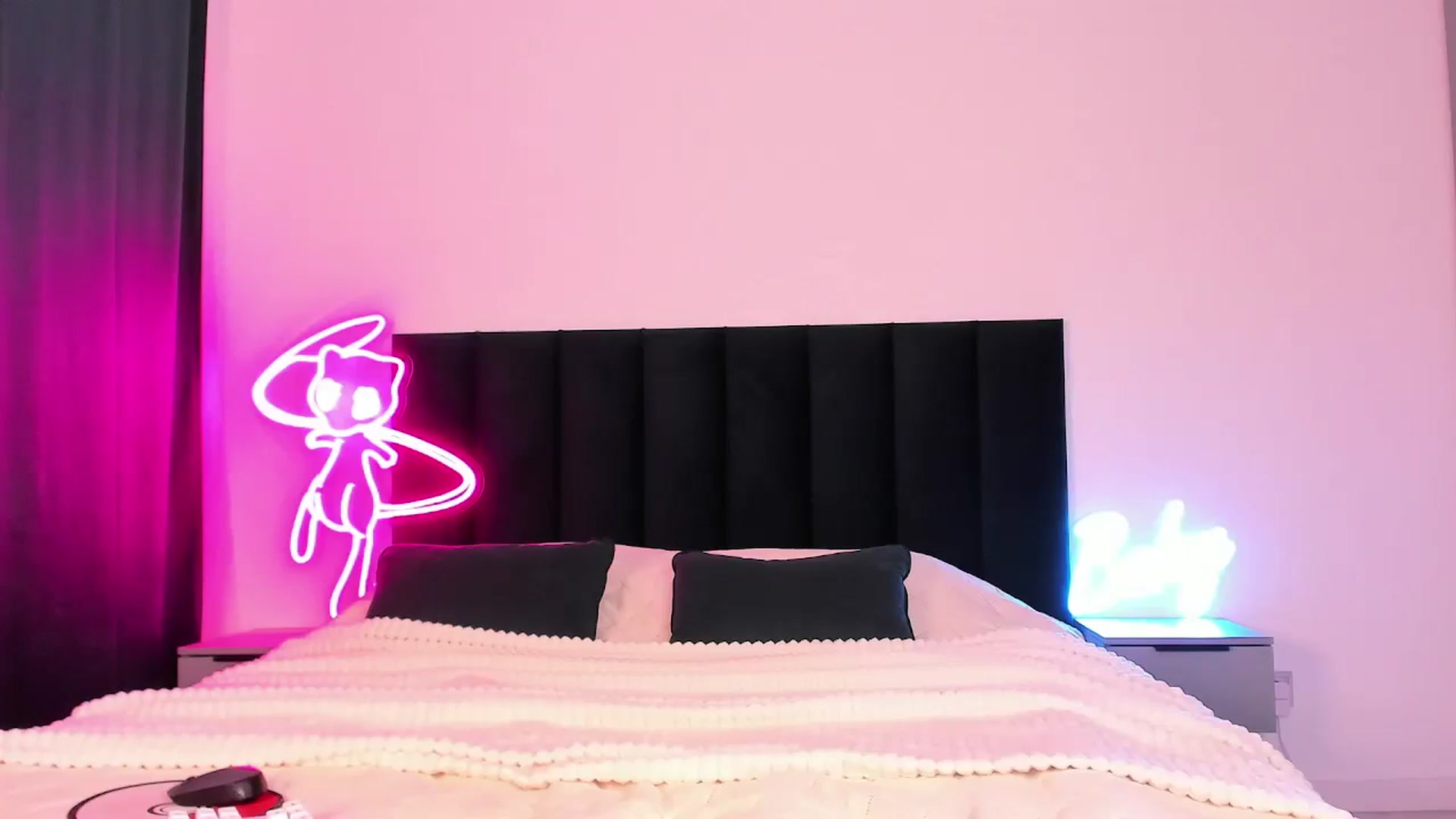 Gallery image thumbnail from wow_lovie's myfreecams stream on, 02/14/2025, 09:04 image 5 of 20