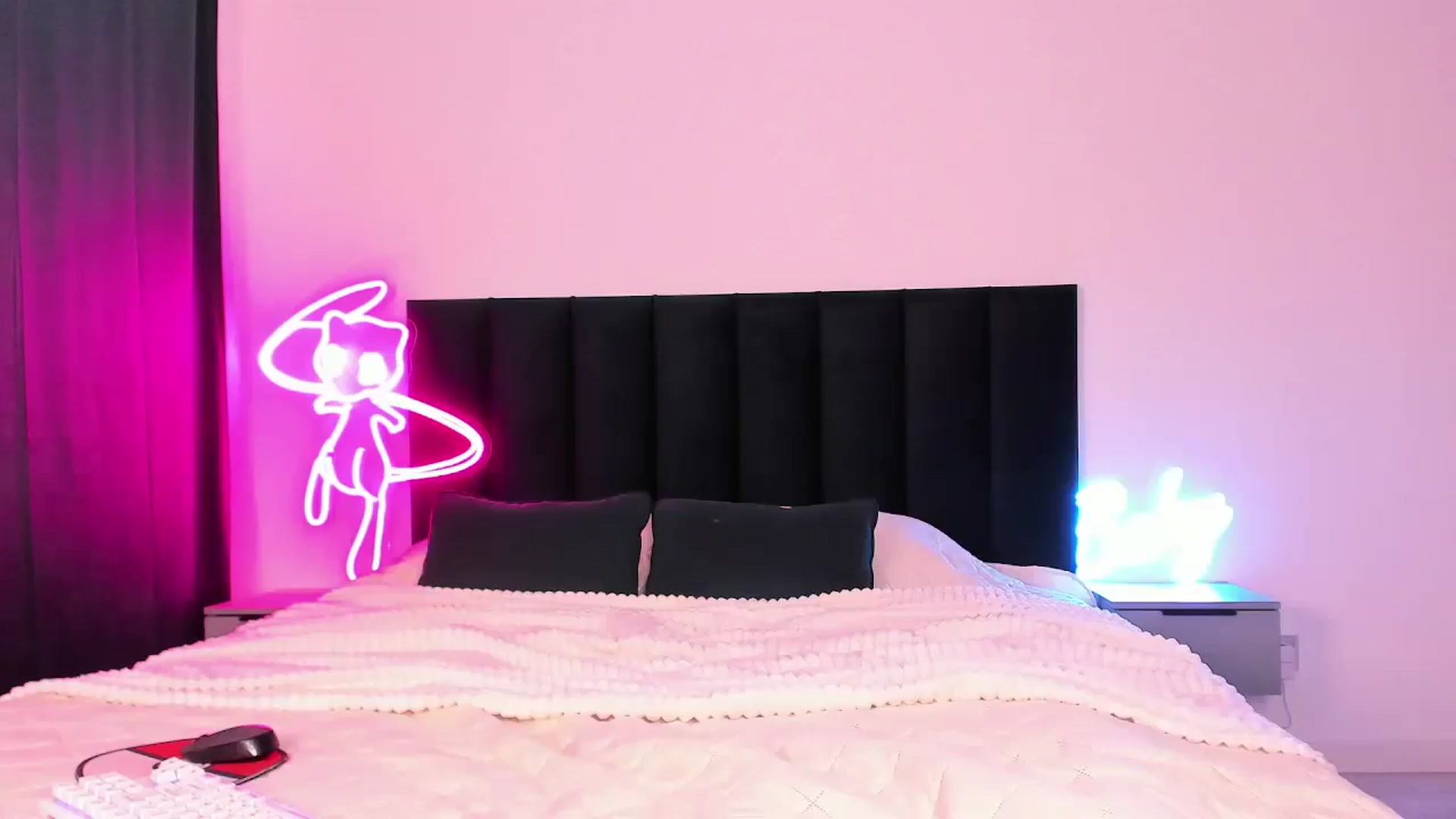 Gallery image thumbnail from wow_lovie's myfreecams stream on, 02/18/2025, 10:02 image 5 of 20