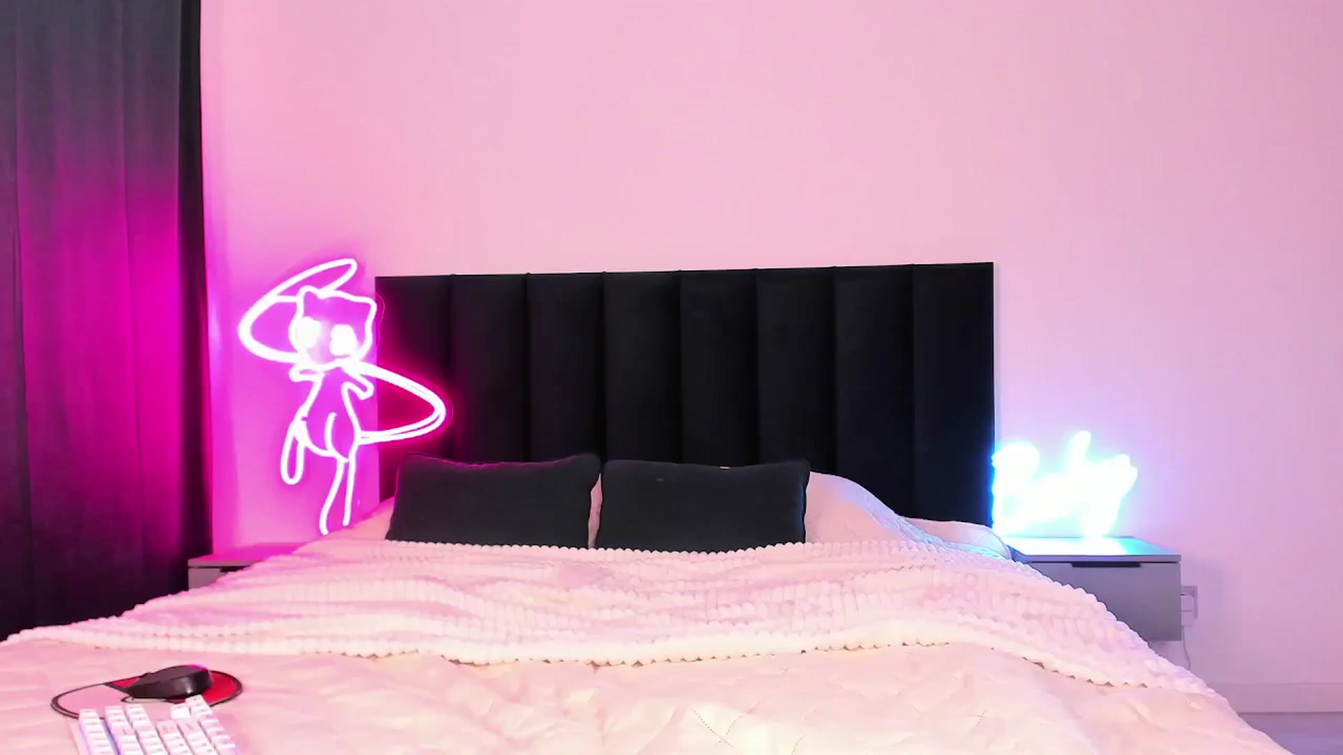 Gallery image thumbnail from wow_lovie's myfreecams stream on, 02/18/2025, 10:02 image 1 of 20