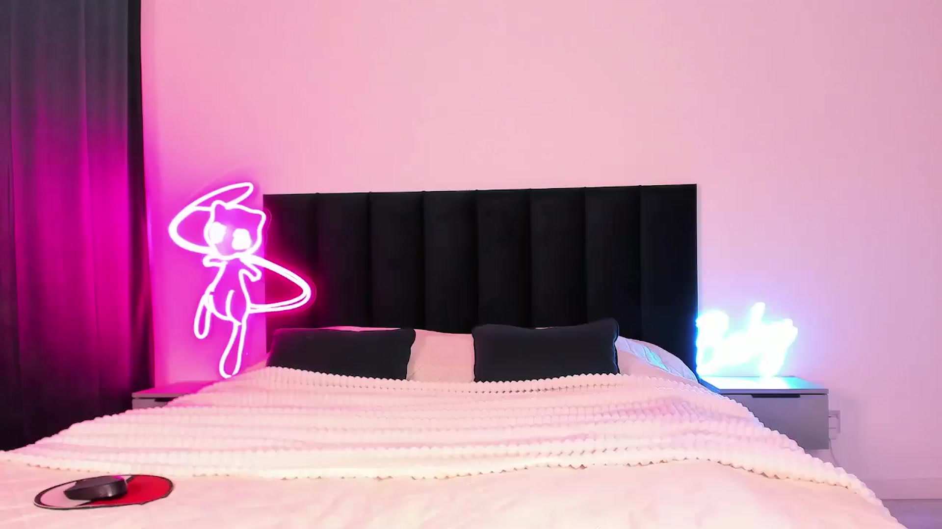 Gallery image thumbnail from wow_lovie's myfreecams stream on, 02/19/2025, 07:33 image 2 of 20
