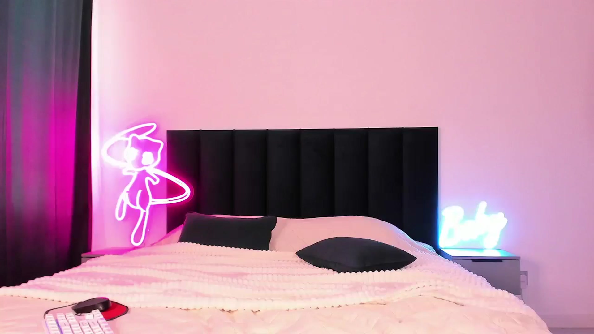 Gallery image thumbnail from wow_lovie's myfreecams stream on, 02/20/2025, 10:03 image 7 of 20