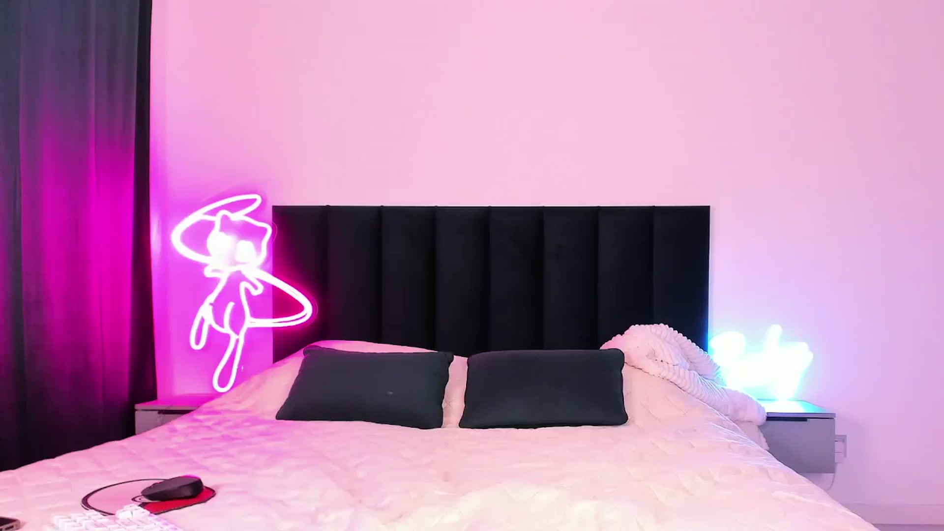 Gallery image thumbnail from wow_lovie's myfreecams stream on, 02/24/2025, 10:05 image 11 of 20