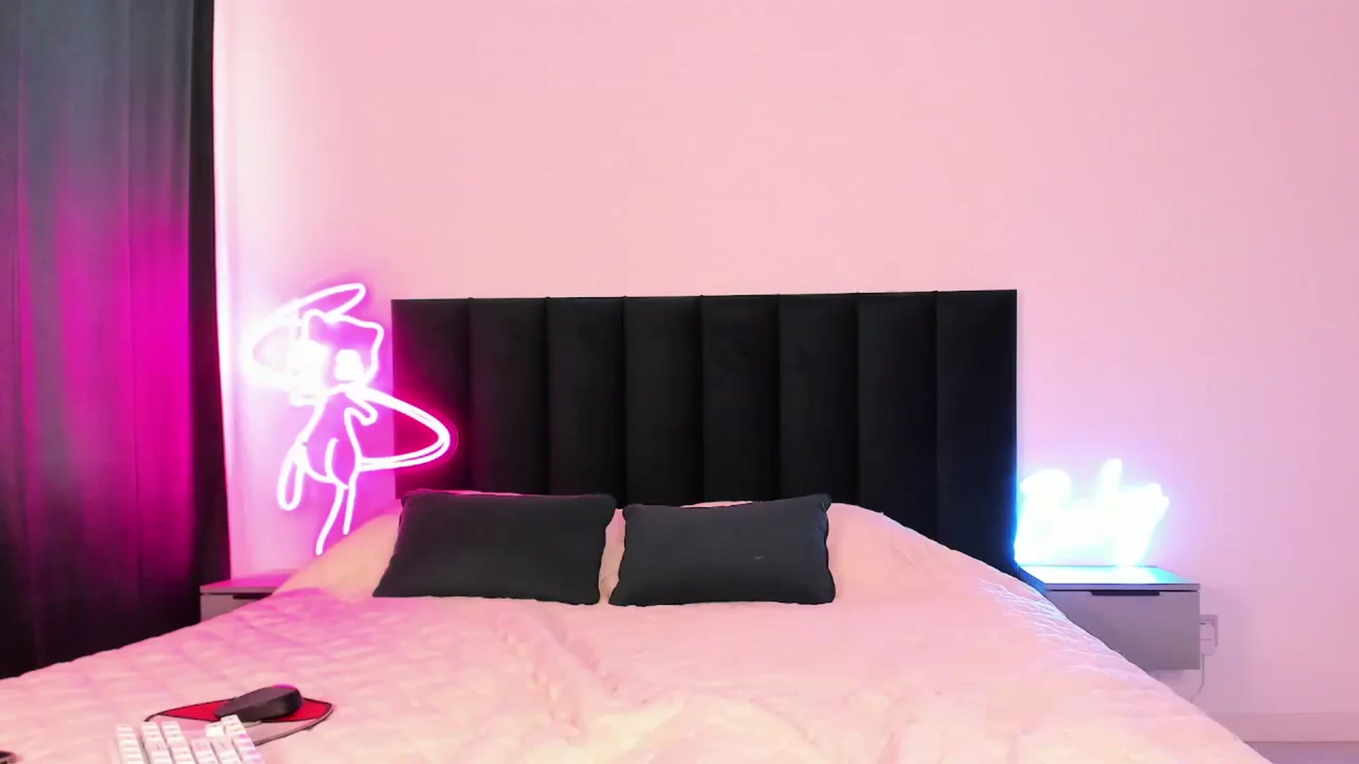 Gallery image thumbnail from wow_lovie's myfreecams stream on, 02/26/2025, 10:08 image 7 of 20