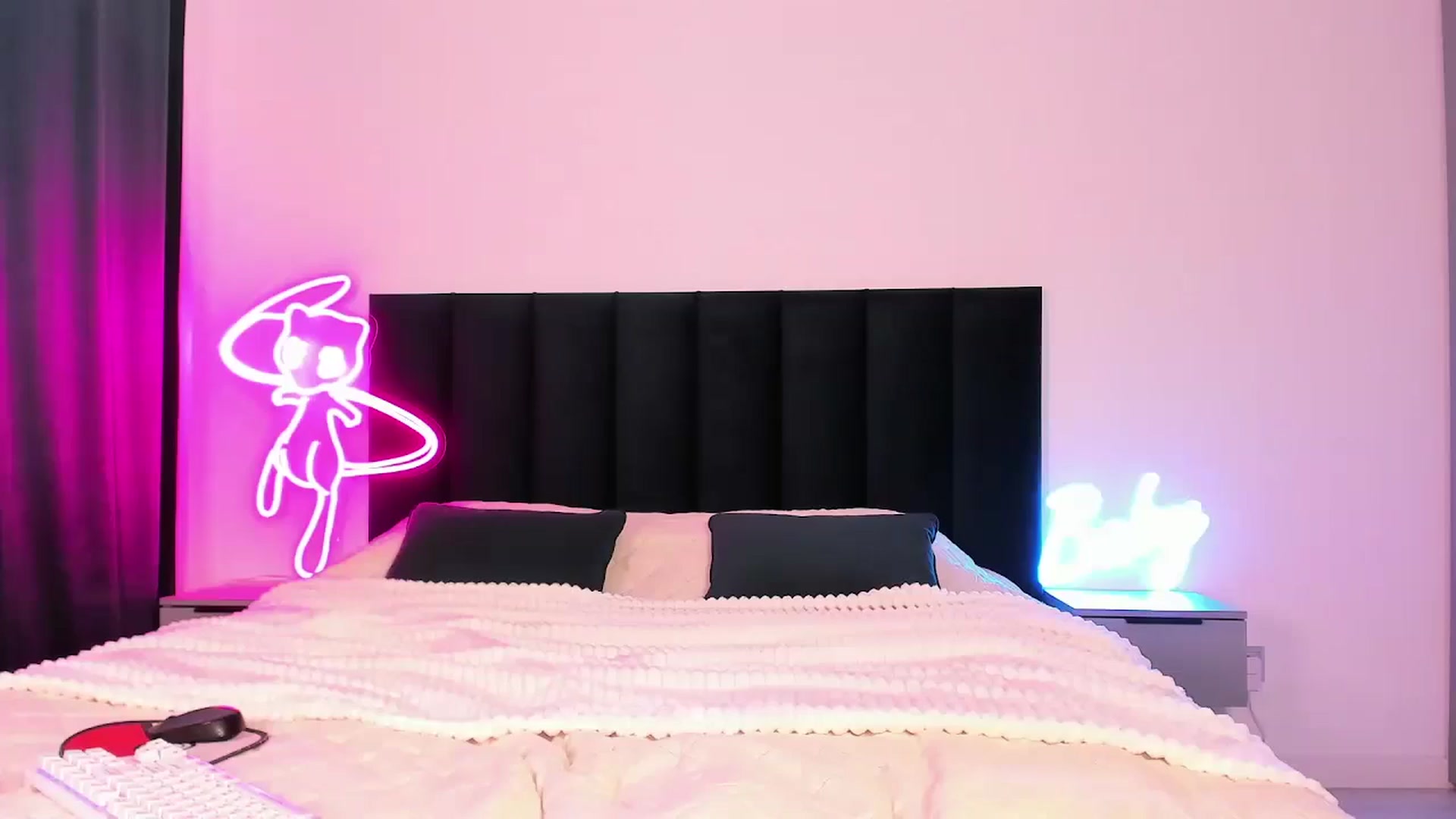 Gallery image thumbnail from wow_lovie's myfreecams stream on, 03/16/2025, 10:04 image 6 of 20