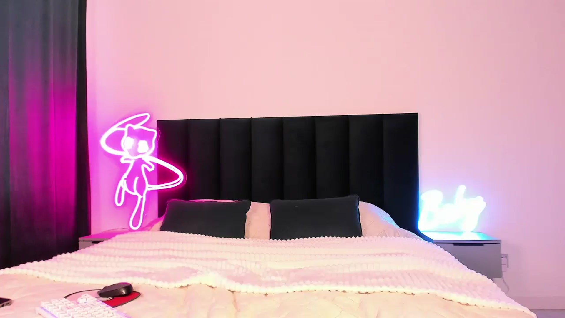 Gallery image thumbnail from wow_lovie's myfreecams stream on, 03/17/2025, 08:43 image 11 of 20