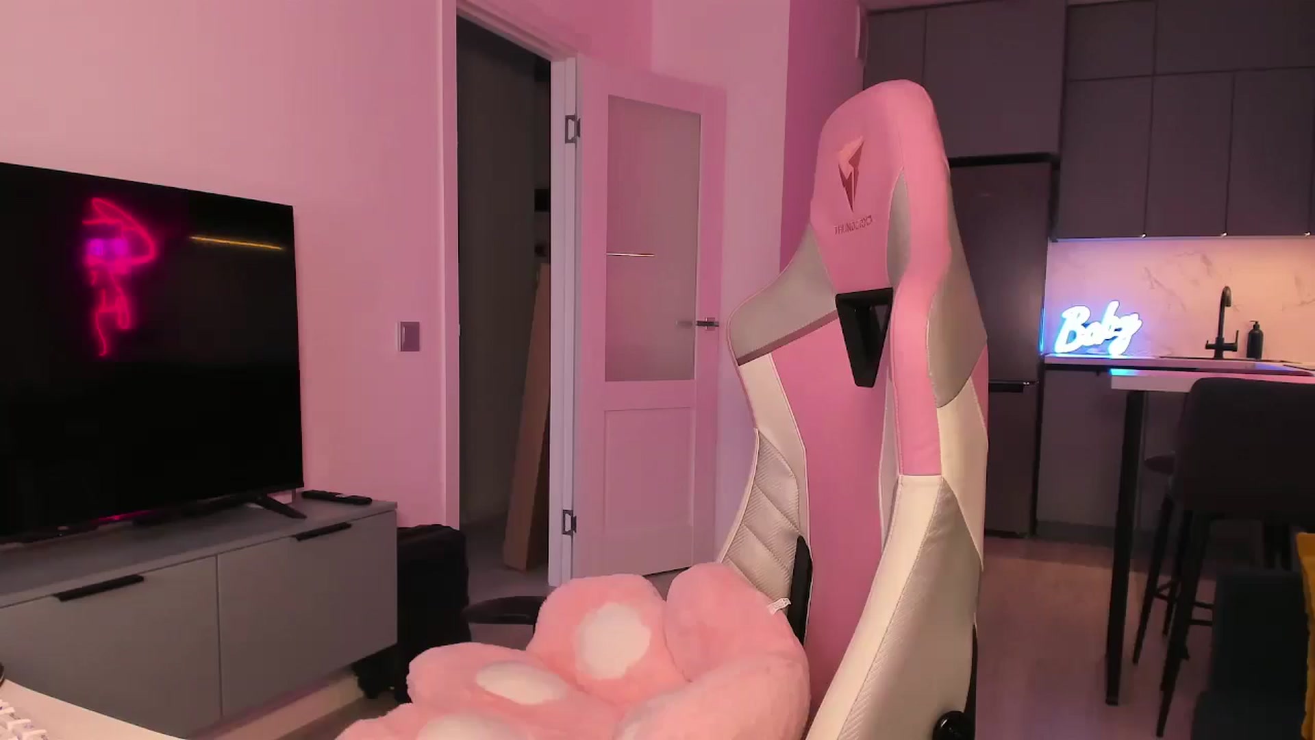 Gallery image thumbnail from wow_lovie's myfreecams stream on, 03/26/2025, 07:43 image 10 of 20