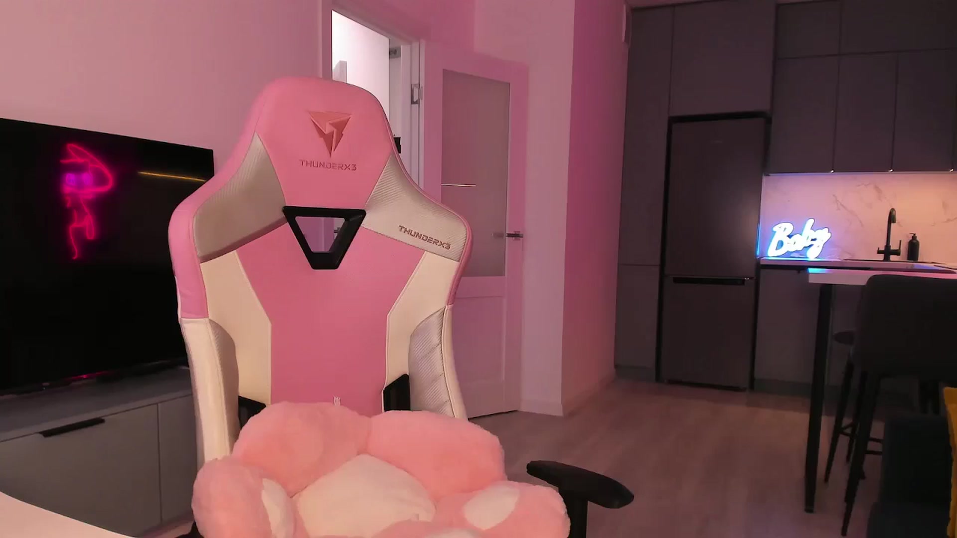 Gallery image thumbnail from wow_lovie's myfreecams stream on, 03/26/2025, 07:43 image 2 of 20