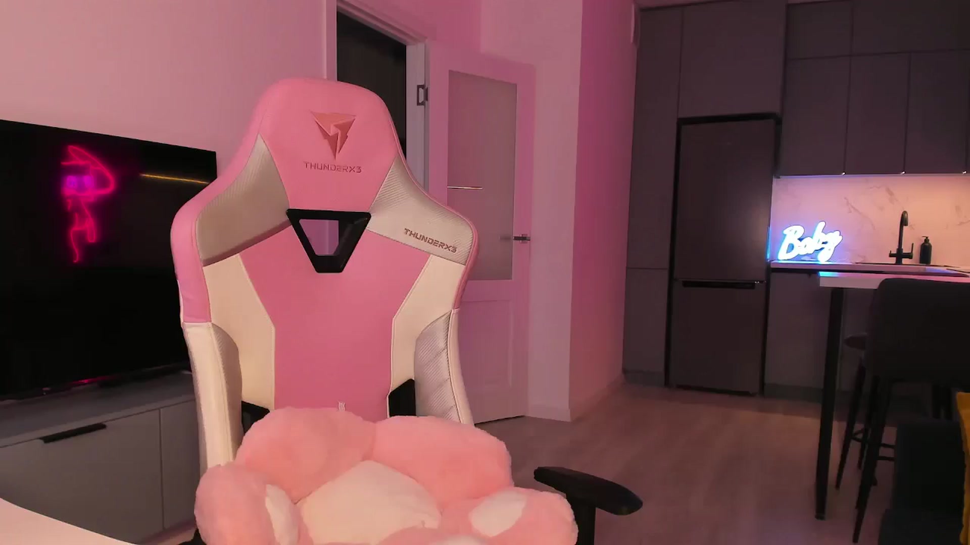 Gallery image thumbnail from wow_lovie's myfreecams stream on, 03/26/2025, 07:43 image 3 of 20