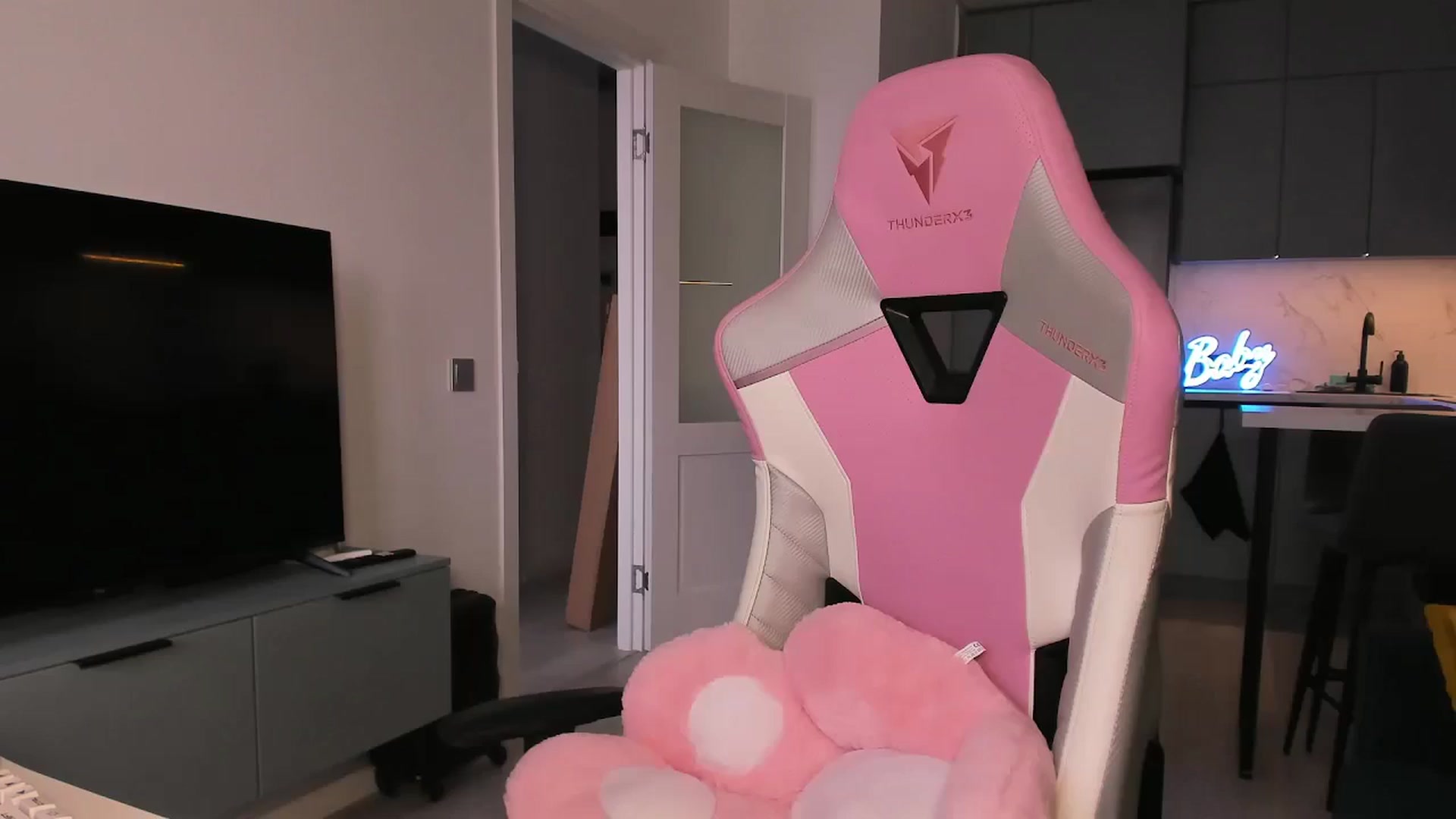Gallery image thumbnail from wow_lovie's myfreecams stream on, 03/28/2025, 06:41 image 16 of 20