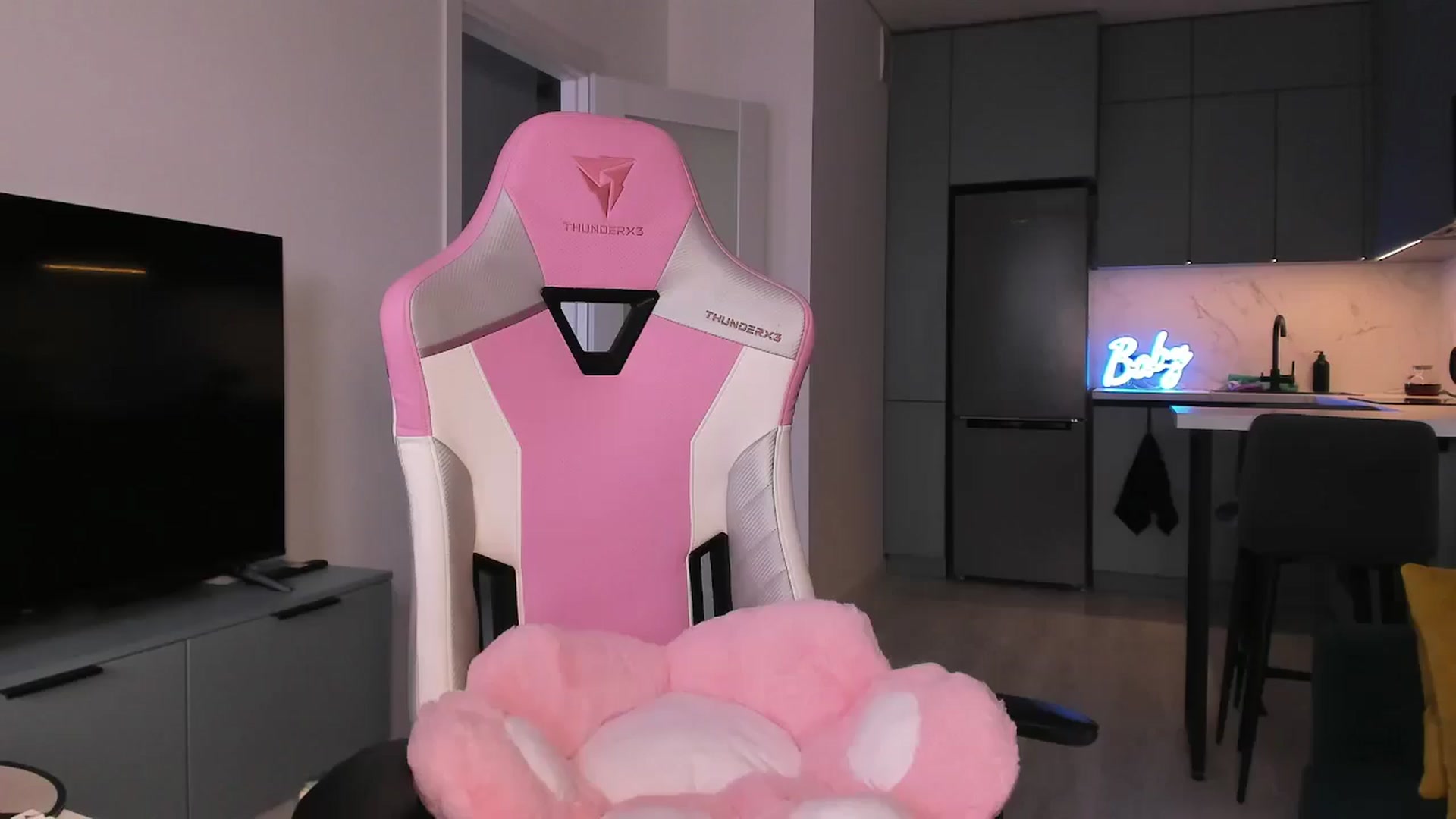 Gallery image thumbnail from wow_lovie's myfreecams stream on, 04/01/2025, 07:22 image 17 of 20