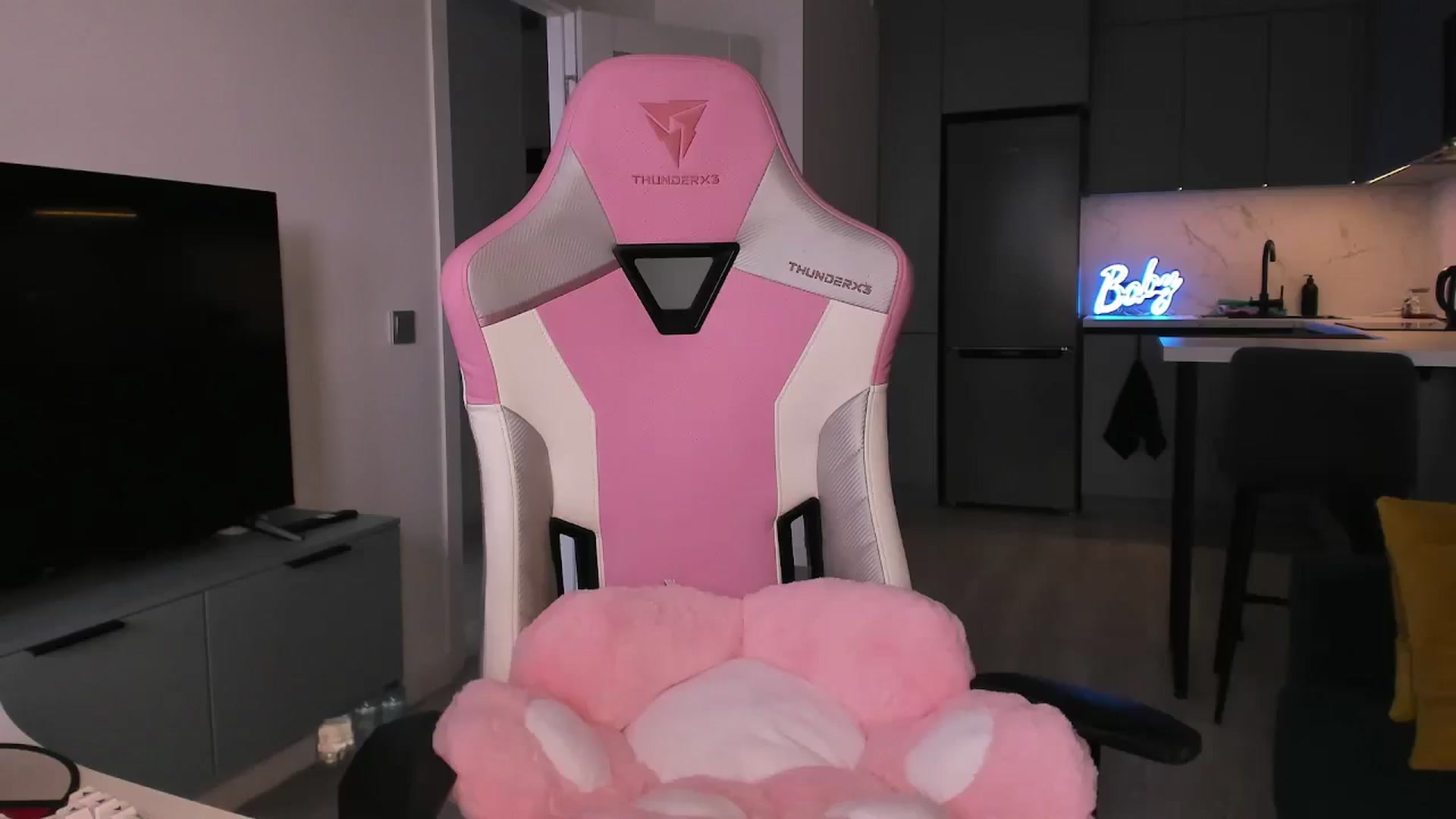 Gallery image thumbnail from wow_lovie's myfreecams stream on, 04/01/2025, 08:54 image 13 of 20