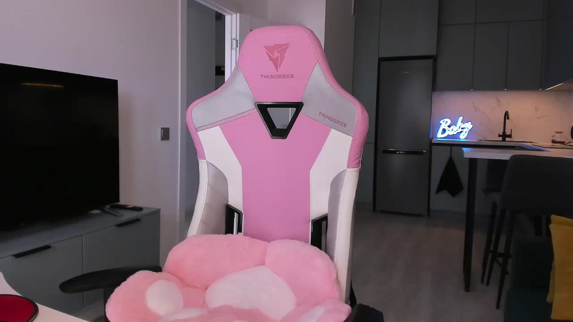 Gallery image thumbnail from wow_lovie's myfreecams stream on, 04/02/2025, 10:03 image 17 of 20