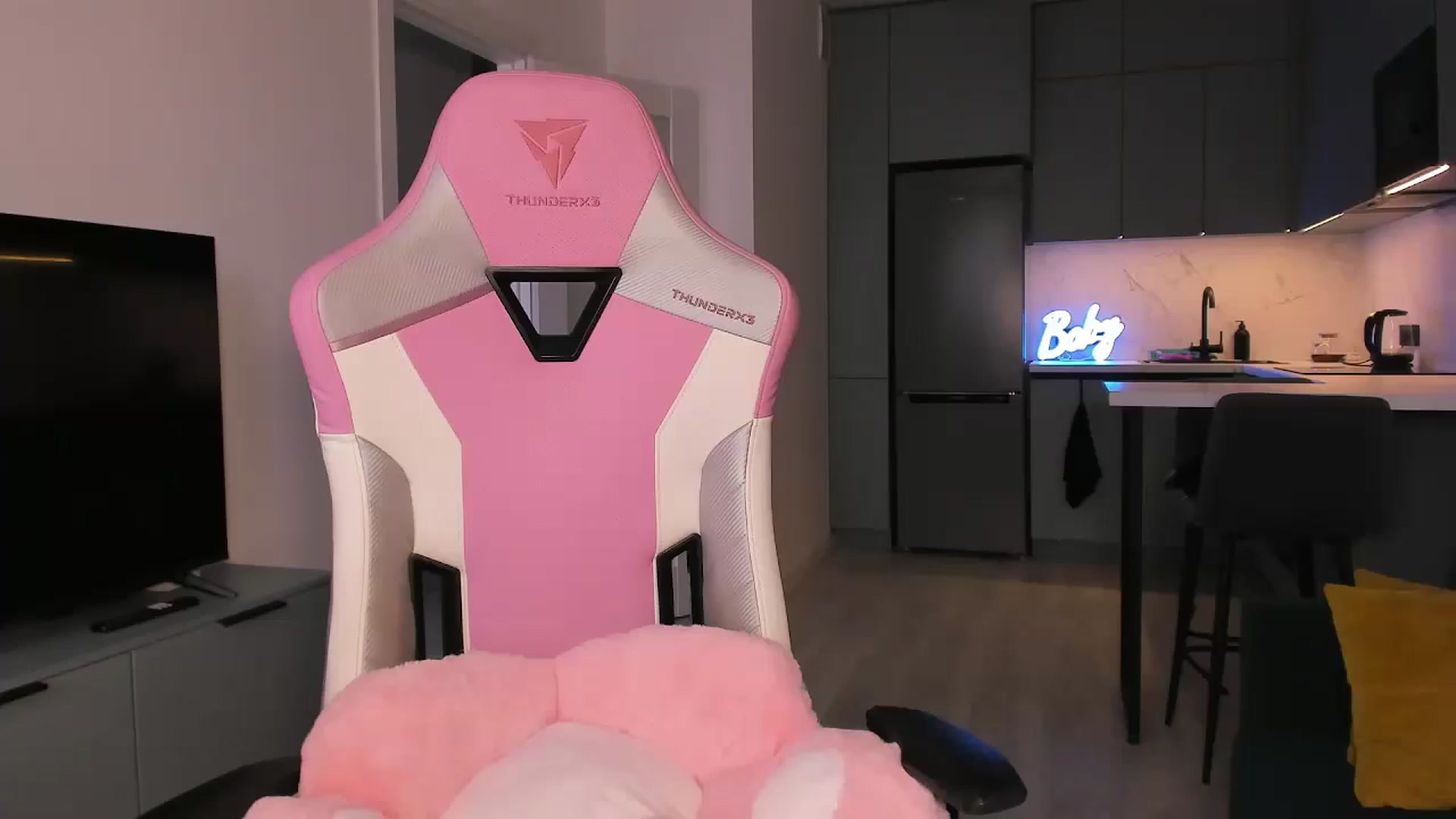 Gallery image thumbnail from wow_lovie's myfreecams stream on, 04/03/2025, 07:44 image 19 of 20