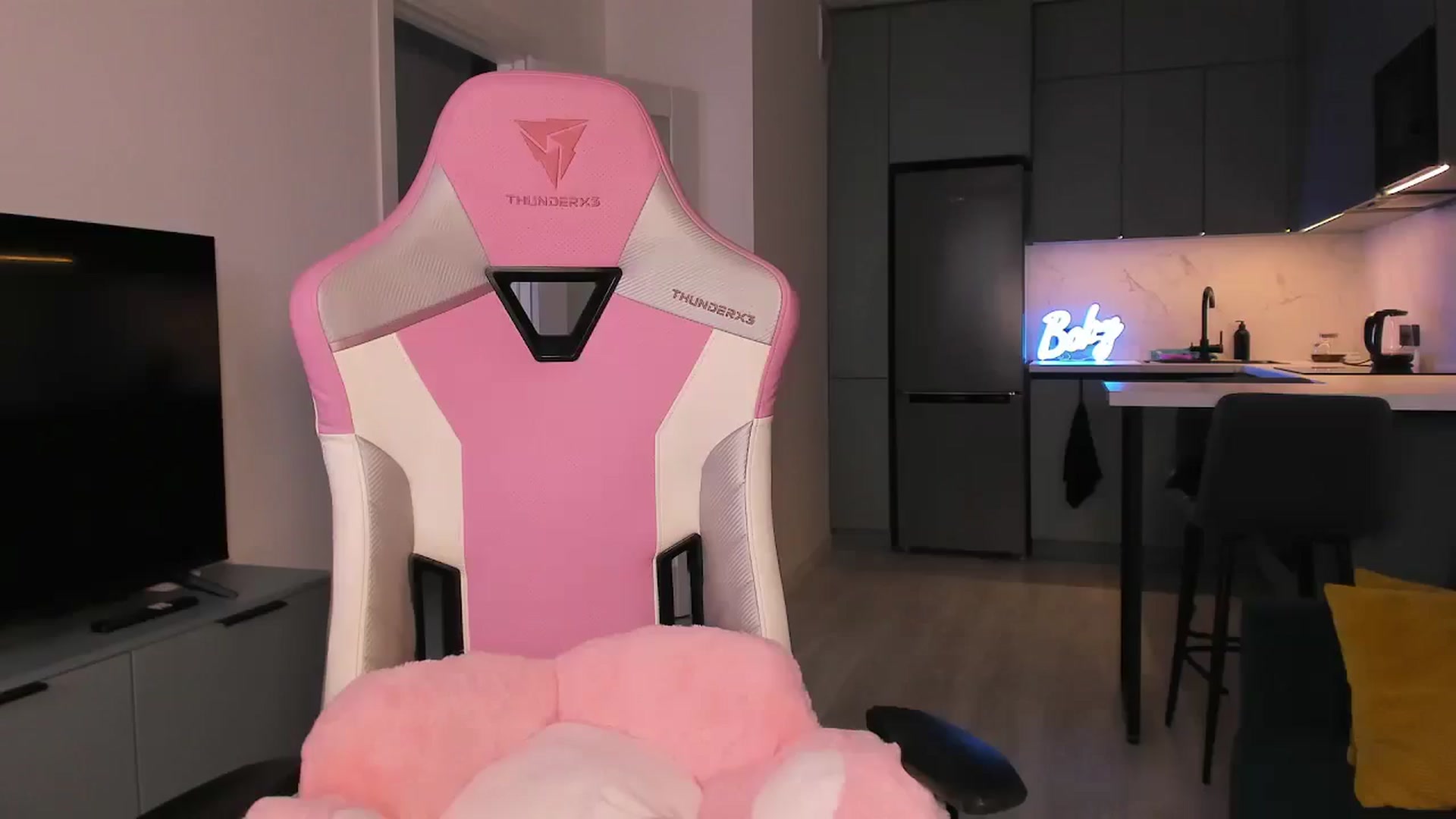 Gallery image thumbnail from wow_lovie's myfreecams stream on, 04/03/2025, 07:44 image 18 of 20
