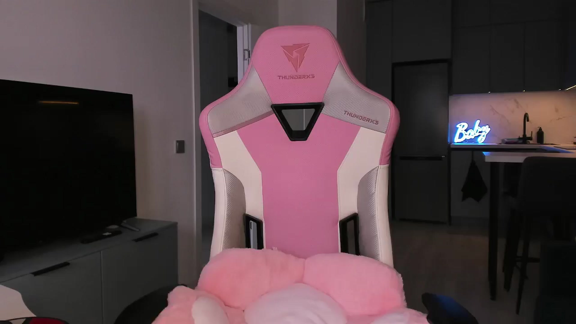 Gallery image thumbnail from wow_lovie's myfreecams stream on, 04/03/2025, 09:39 image 10 of 20