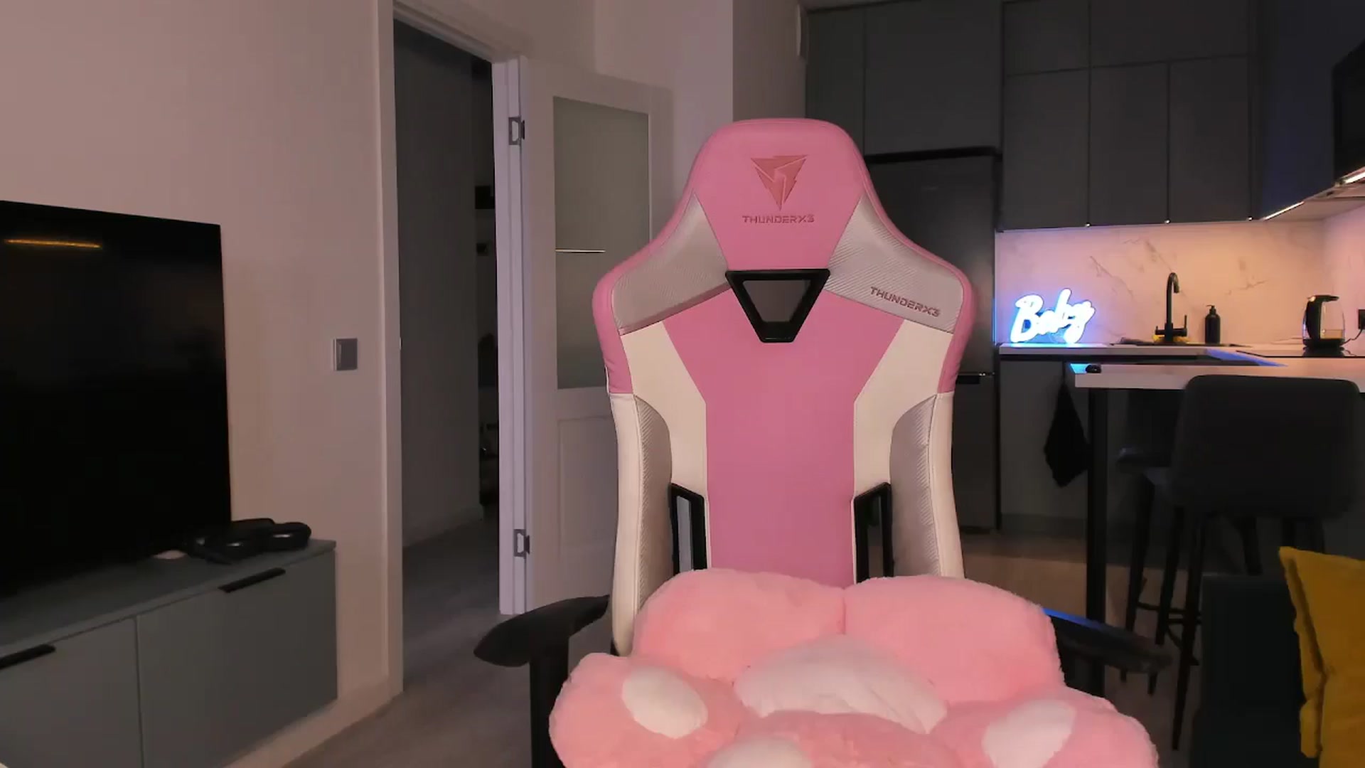 Gallery image thumbnail from wow_lovie's myfreecams stream on, 04/09/2025, 09:22 image 3 of 20