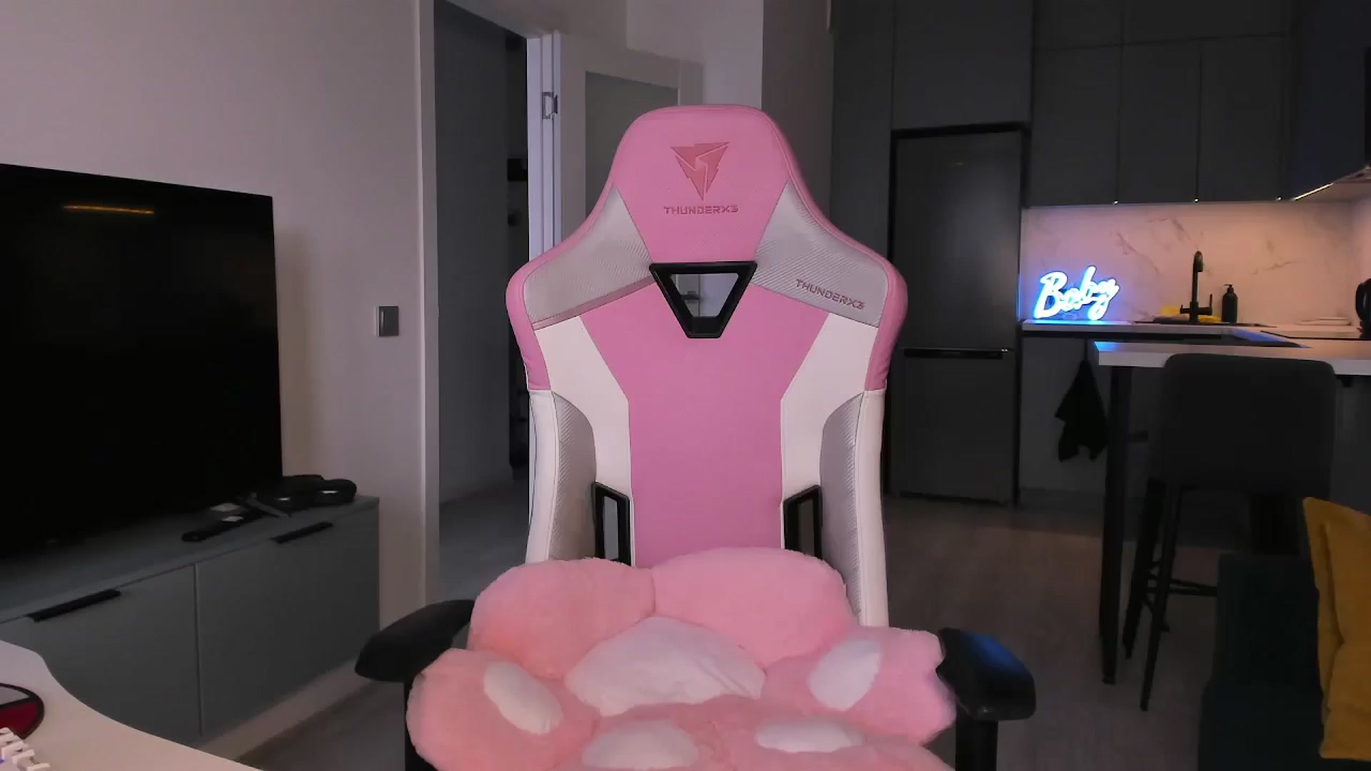 Gallery image thumbnail from wow_lovie's myfreecams stream on, 04/10/2025, 06:48 image 2 of 20