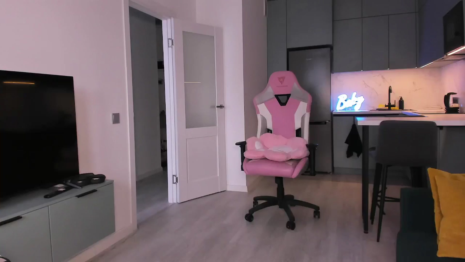Gallery image thumbnail from wow_lovie's myfreecams stream on, 04/10/2025, 07:18 image 3 of 20