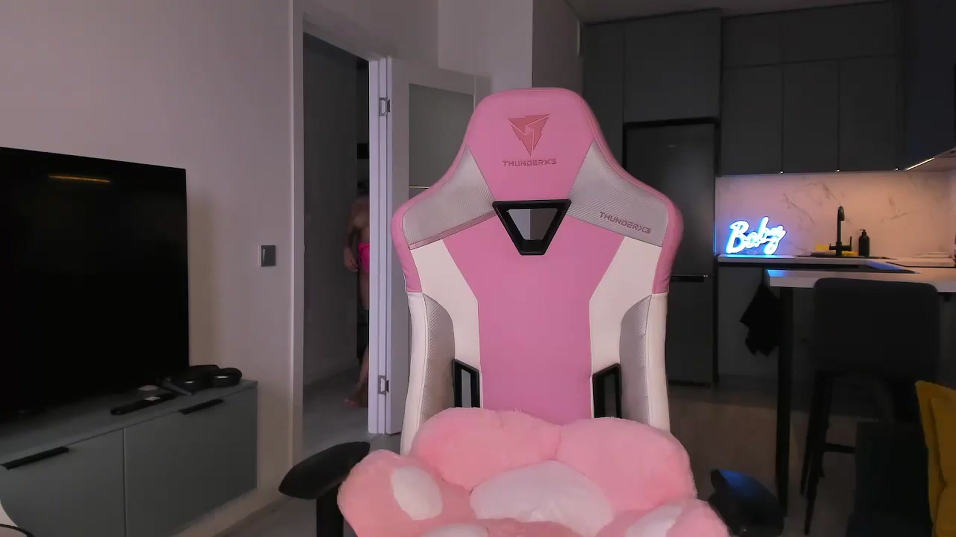 Gallery image thumbnail from wow_lovie's myfreecams stream on, 04/10/2025, 08:36 image 5 of 20