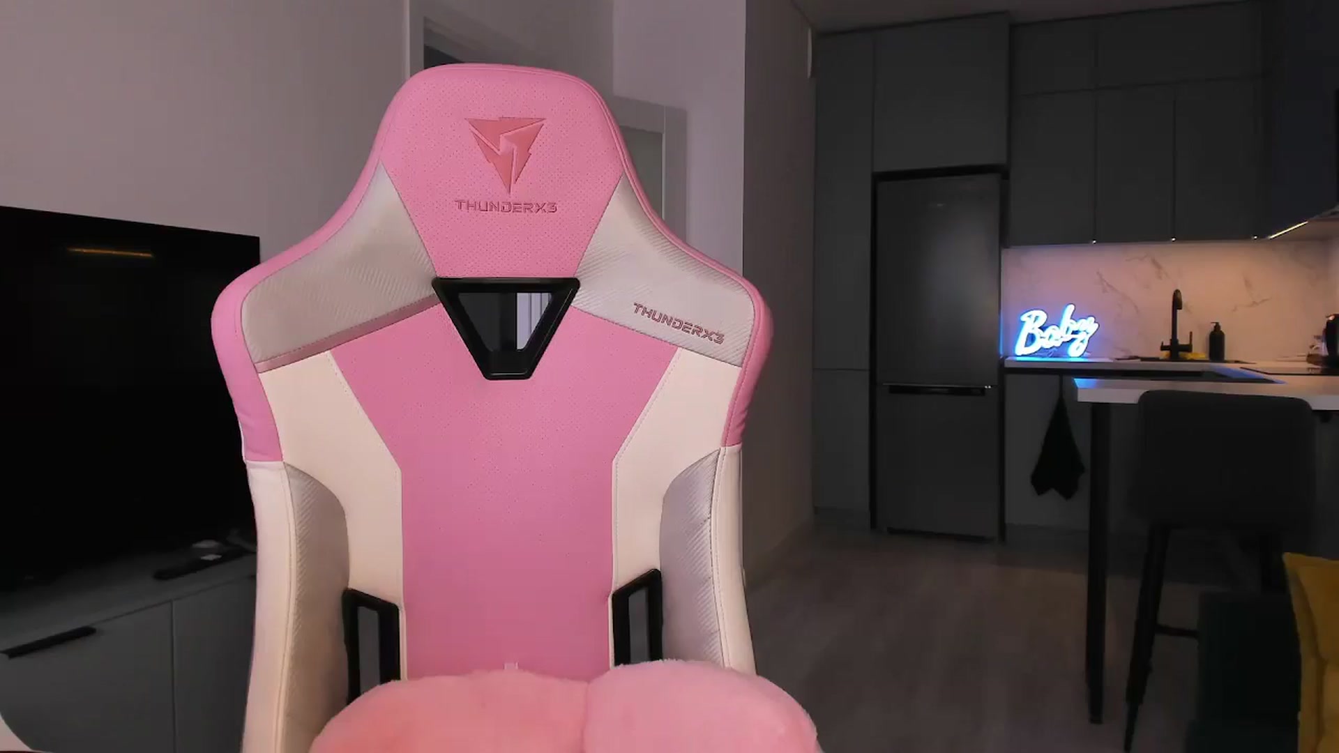 Gallery image thumbnail from wow_lovie's myfreecams stream on, 04/11/2025, 09:43 image 19 of 20