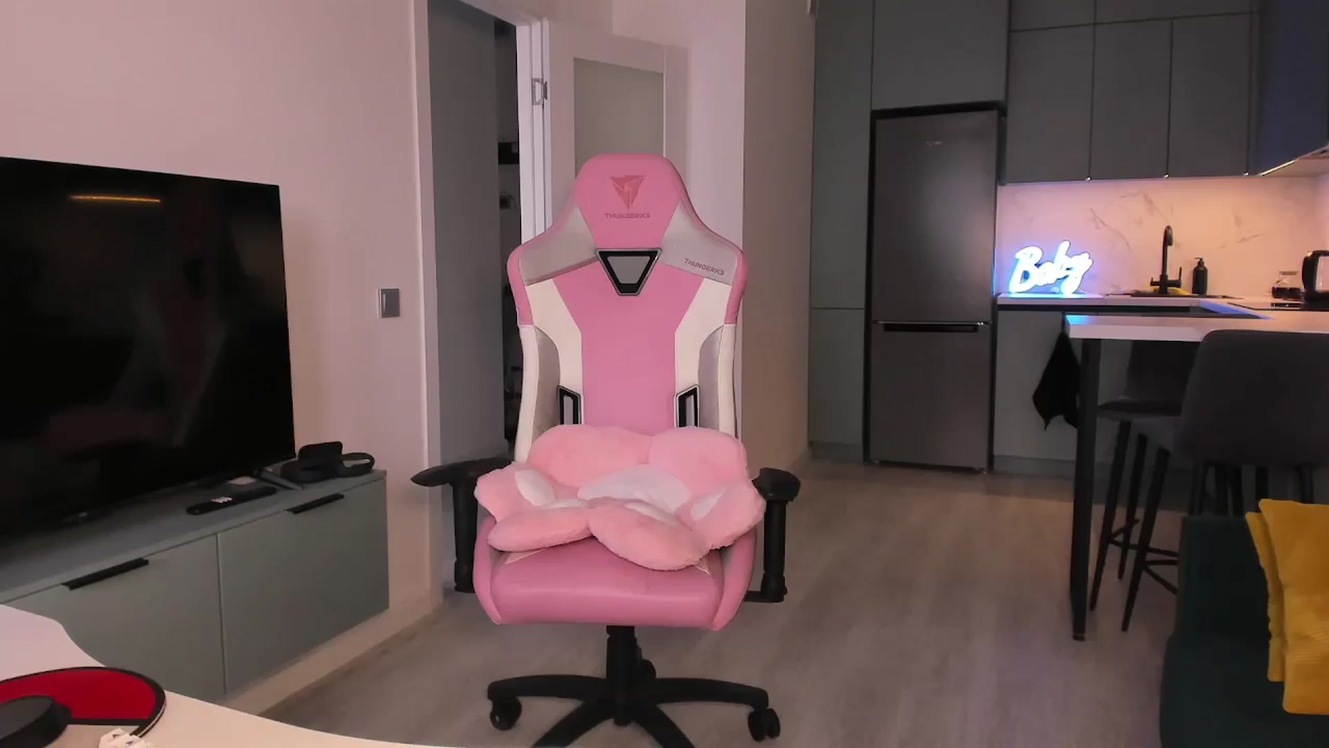 Gallery image thumbnail from wow_lovie's myfreecams stream on, 04/12/2025, 08:18 image 14 of 20