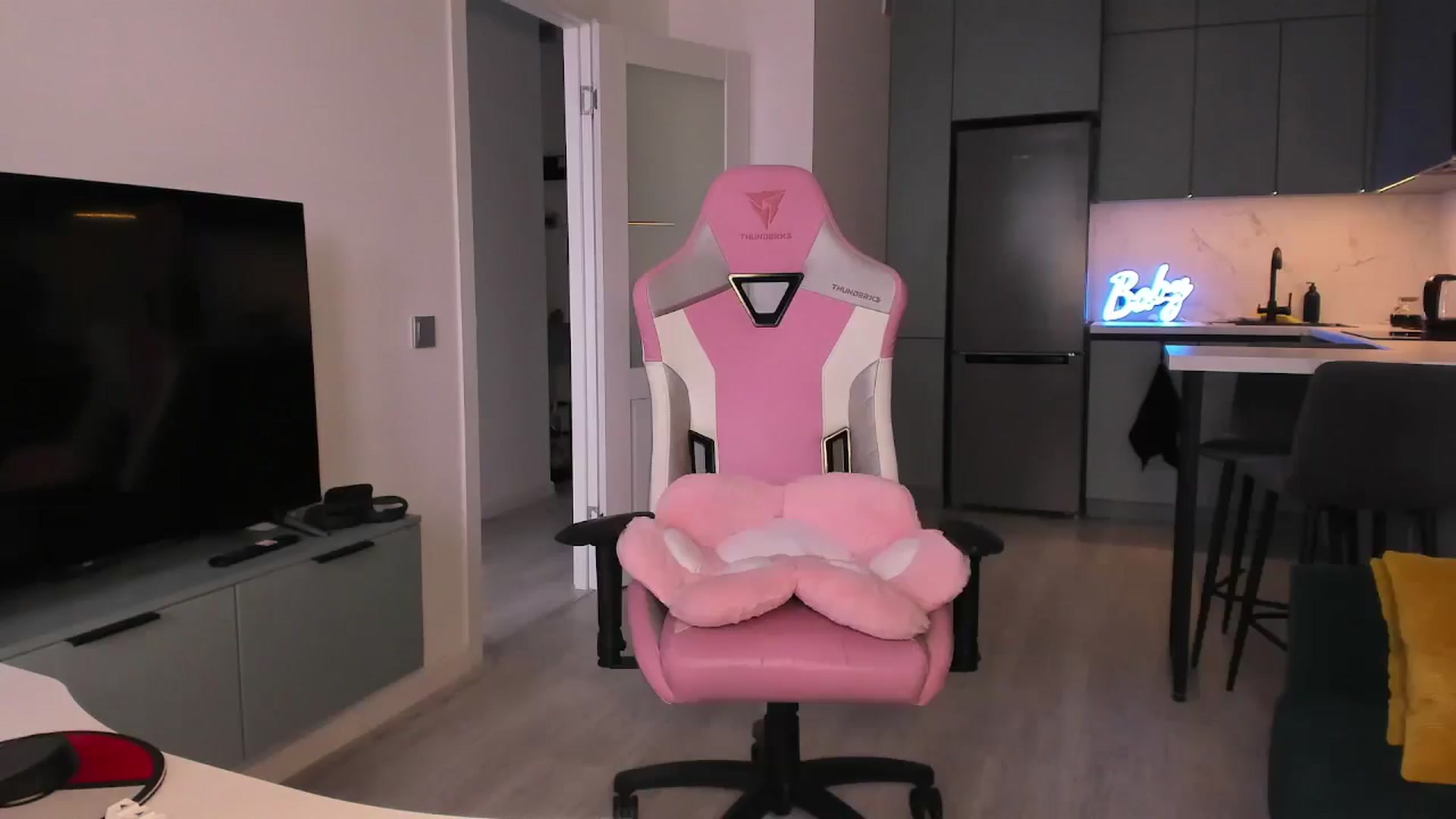 Gallery image thumbnail from wow_lovie's myfreecams stream on, 04/12/2025, 09:45 image 8 of 20