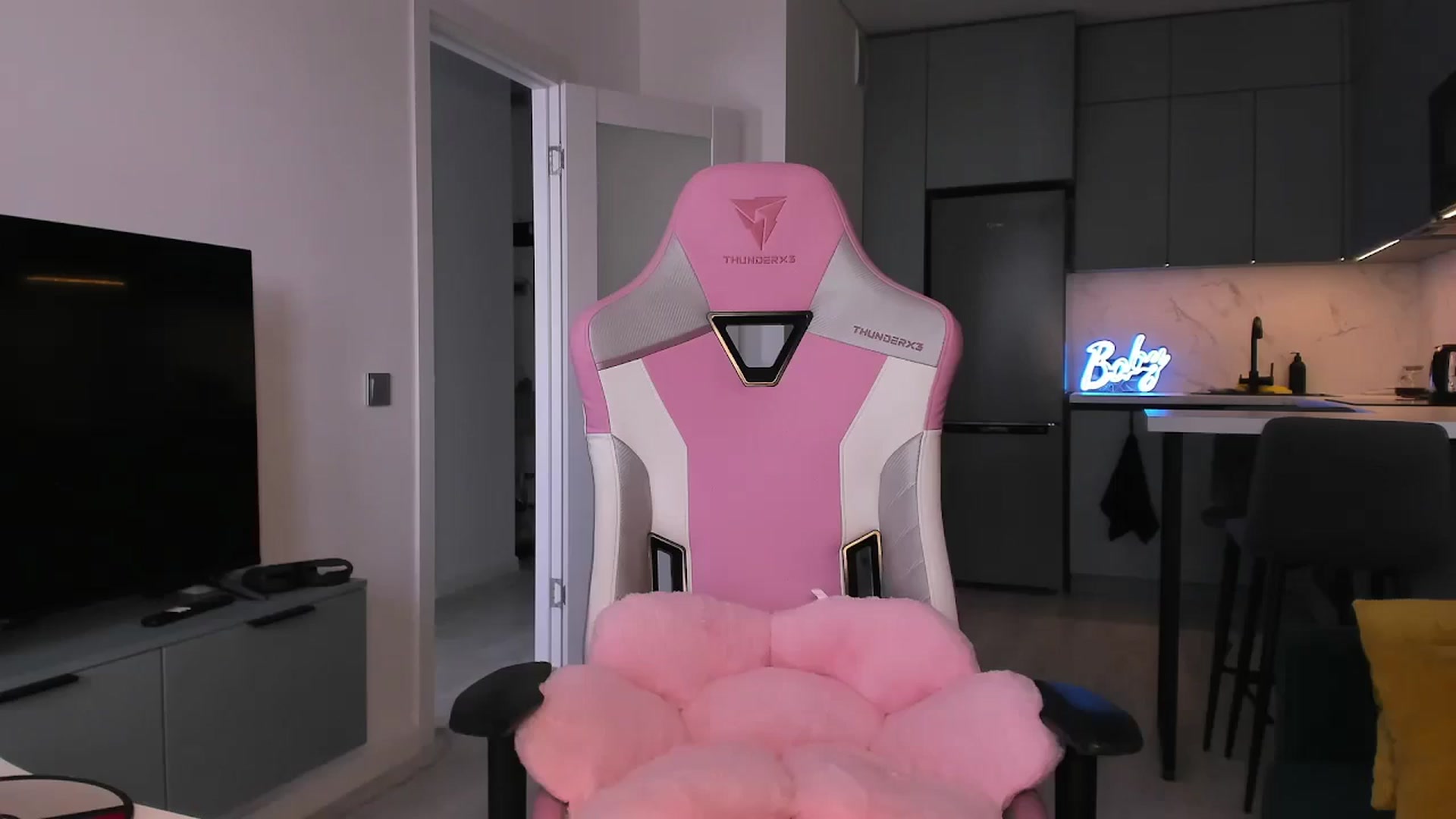 Gallery image thumbnail from wow_lovie's myfreecams stream on, 04/13/2025, 09:44 image 14 of 20