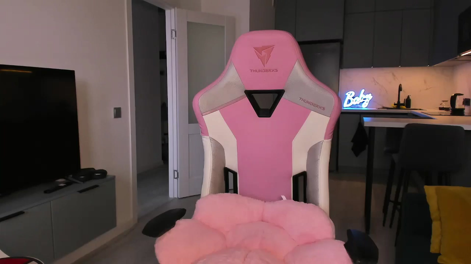 Gallery image thumbnail from wow_lovie's myfreecams stream on, 04/14/2025, 09:11 image 7 of 20