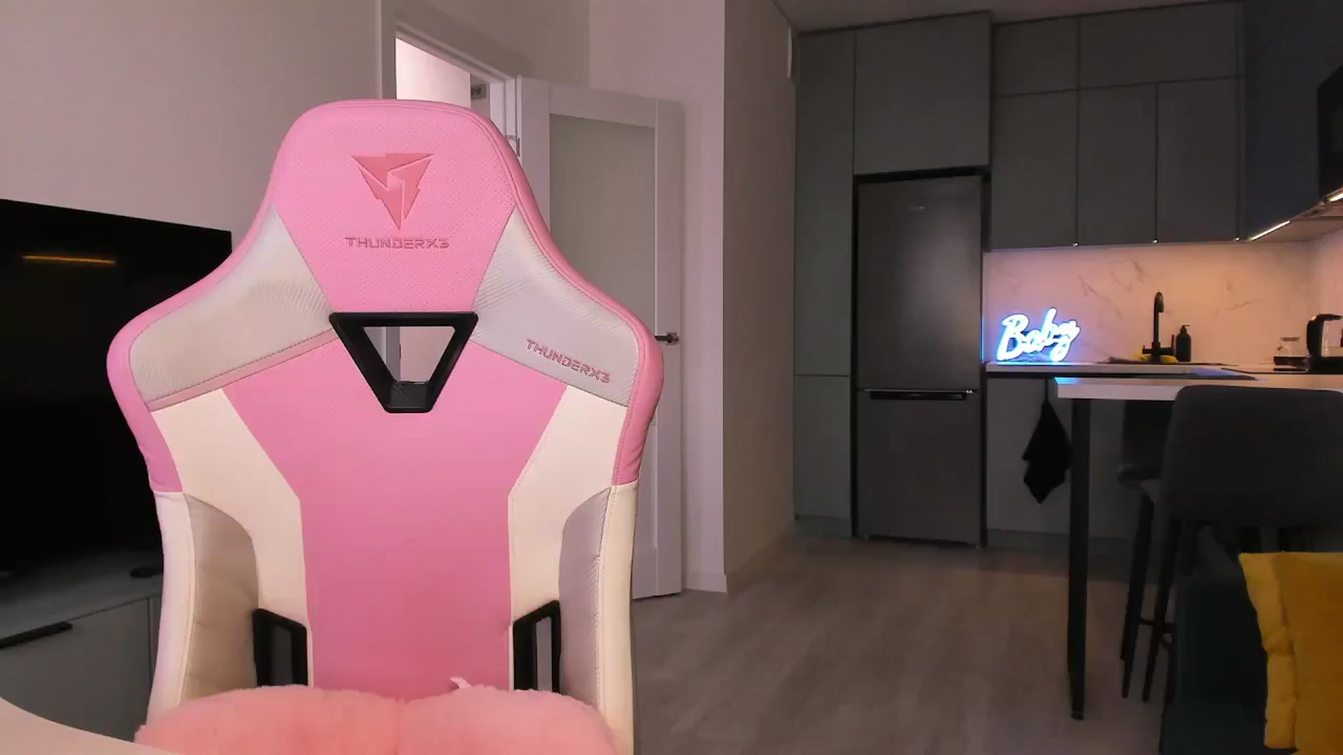 Gallery image thumbnail from wow_lovie's myfreecams stream on, 04/14/2025, 09:11 image 1 of 20