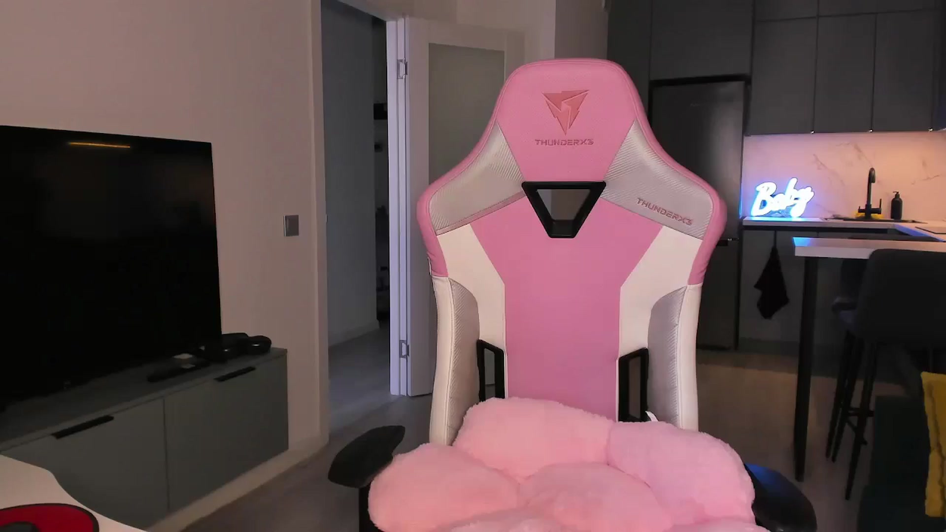 Gallery image thumbnail from wow_lovie's myfreecams stream on, 04/15/2025, 06:07 image 14 of 20
