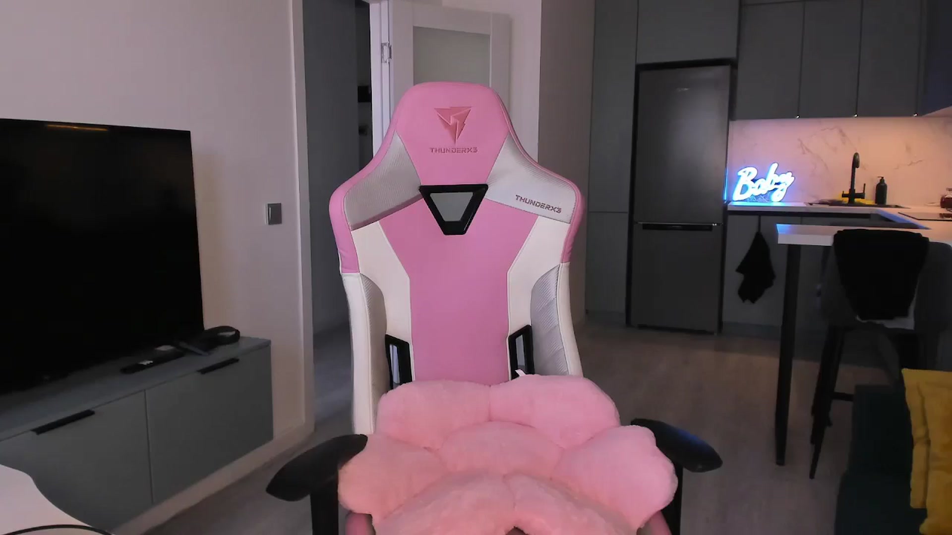Gallery image thumbnail from wow_lovie's myfreecams stream on, 04/16/2025, 07:21 image 14 of 20