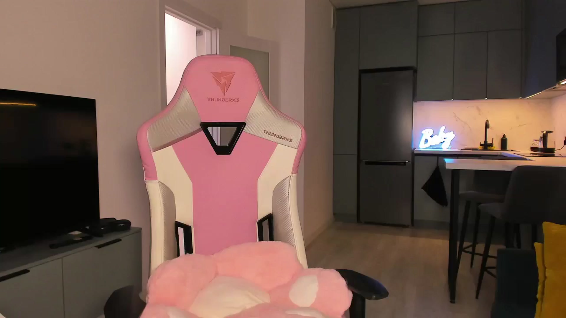 Gallery image thumbnail from wow_lovie's myfreecams stream on, 04/22/2025, 04:52 image 2 of 20