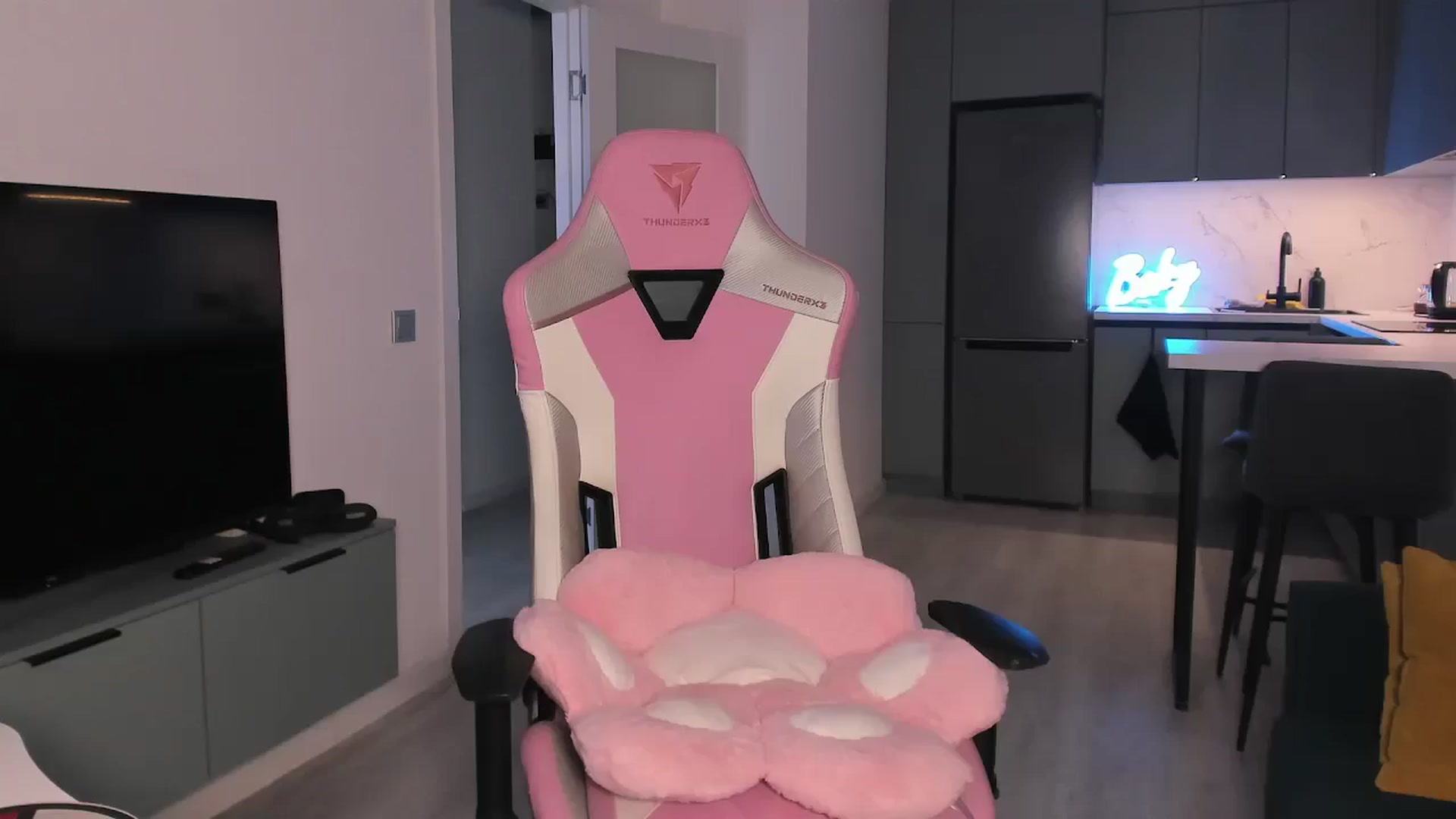 Gallery image thumbnail from wow_lovie's myfreecams stream on, 04/29/2025, 08:23 image 8 of 20