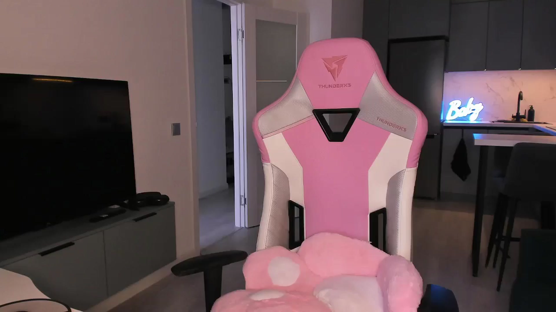Gallery image thumbnail from wow_lovie's myfreecams stream on, 05/03/2025, 06:44 image 14 of 20